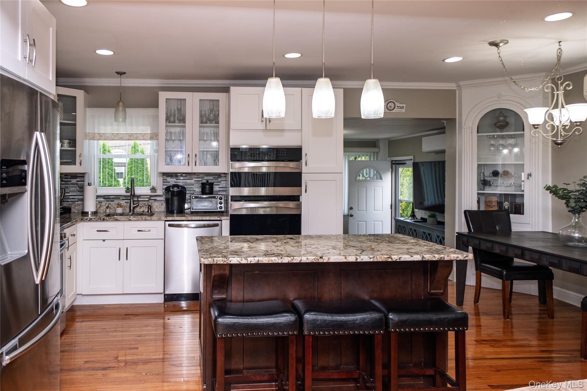 #3 photo, 217 Elton Road, Stewart Manor , NY 11530