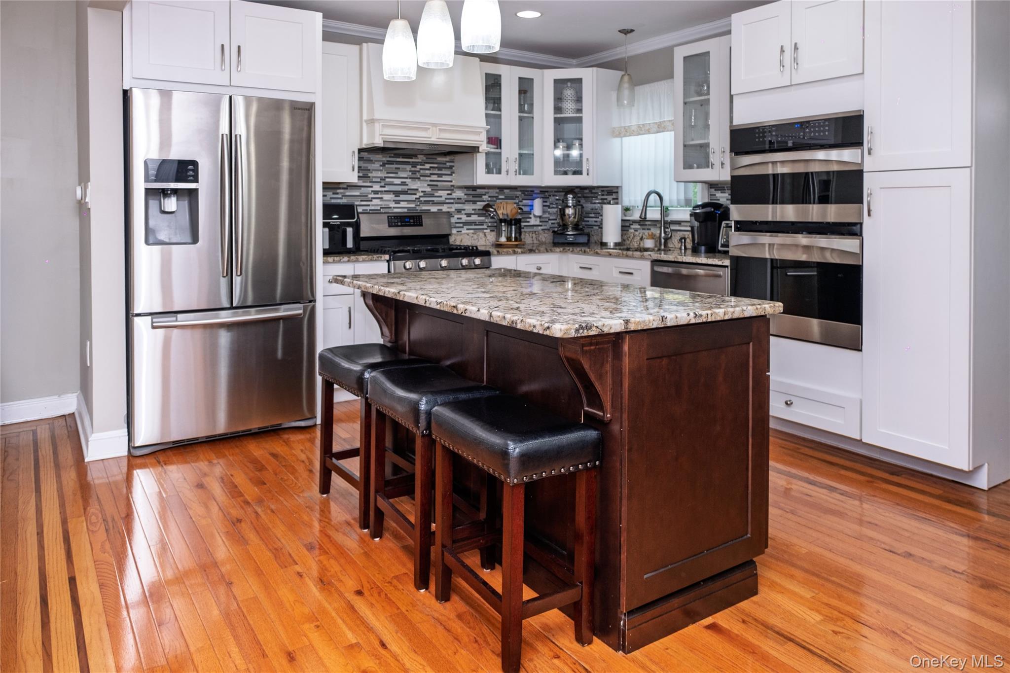 #4 photo, 217 Elton Road, Stewart Manor , NY 11530