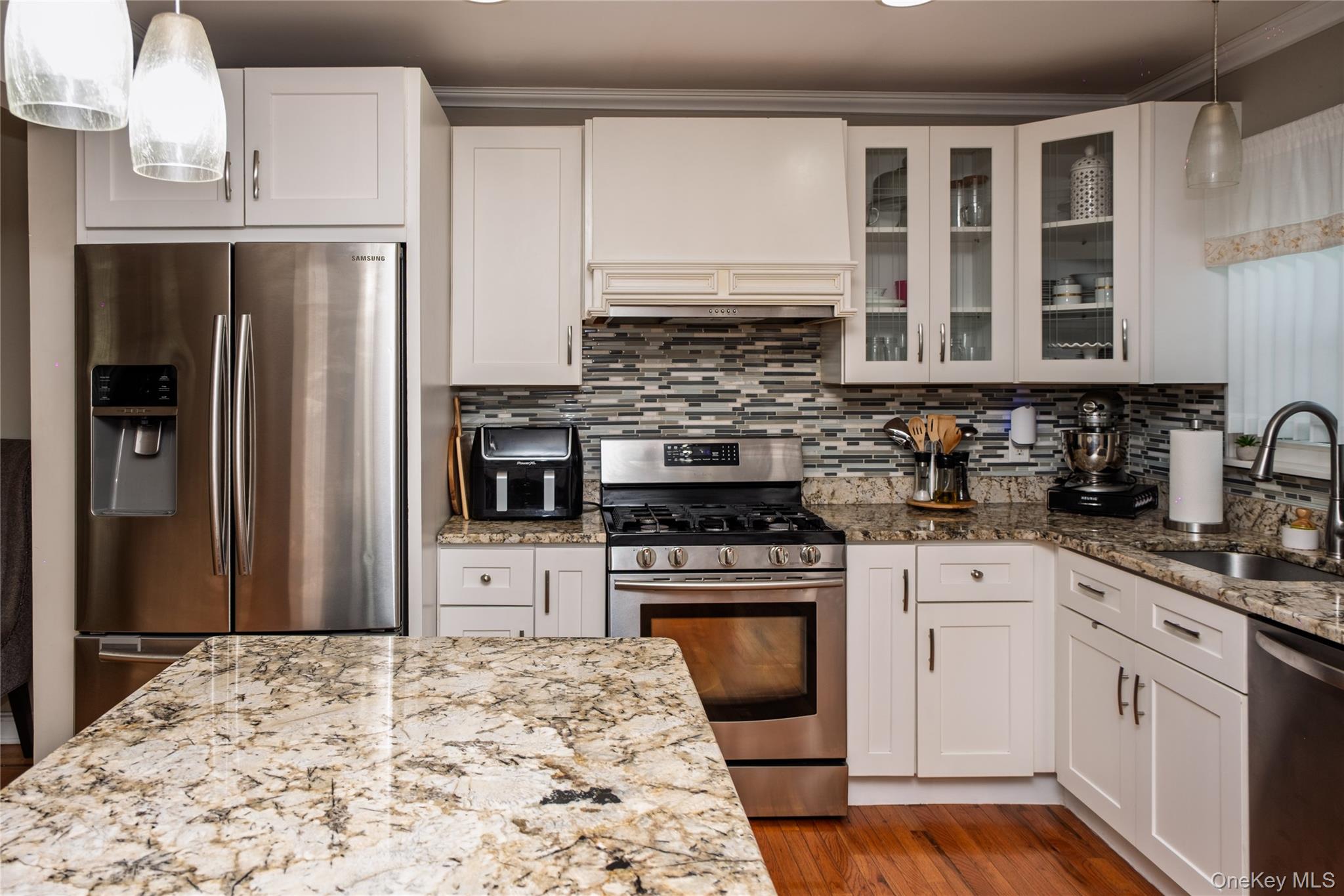 #5 photo, 217 Elton Road, Stewart Manor , NY 11530