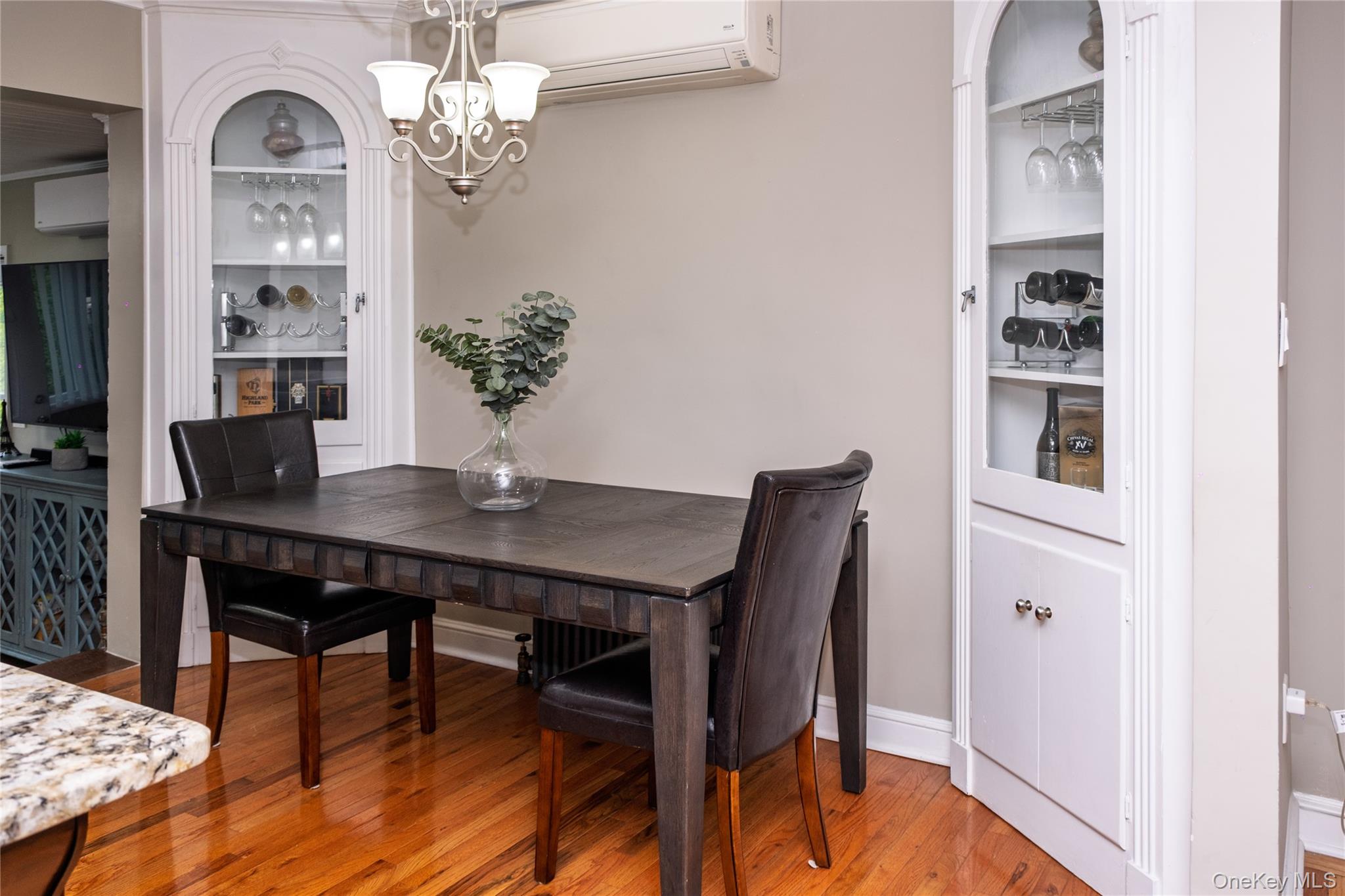 #6 photo, 217 Elton Road, Stewart Manor , NY 11530