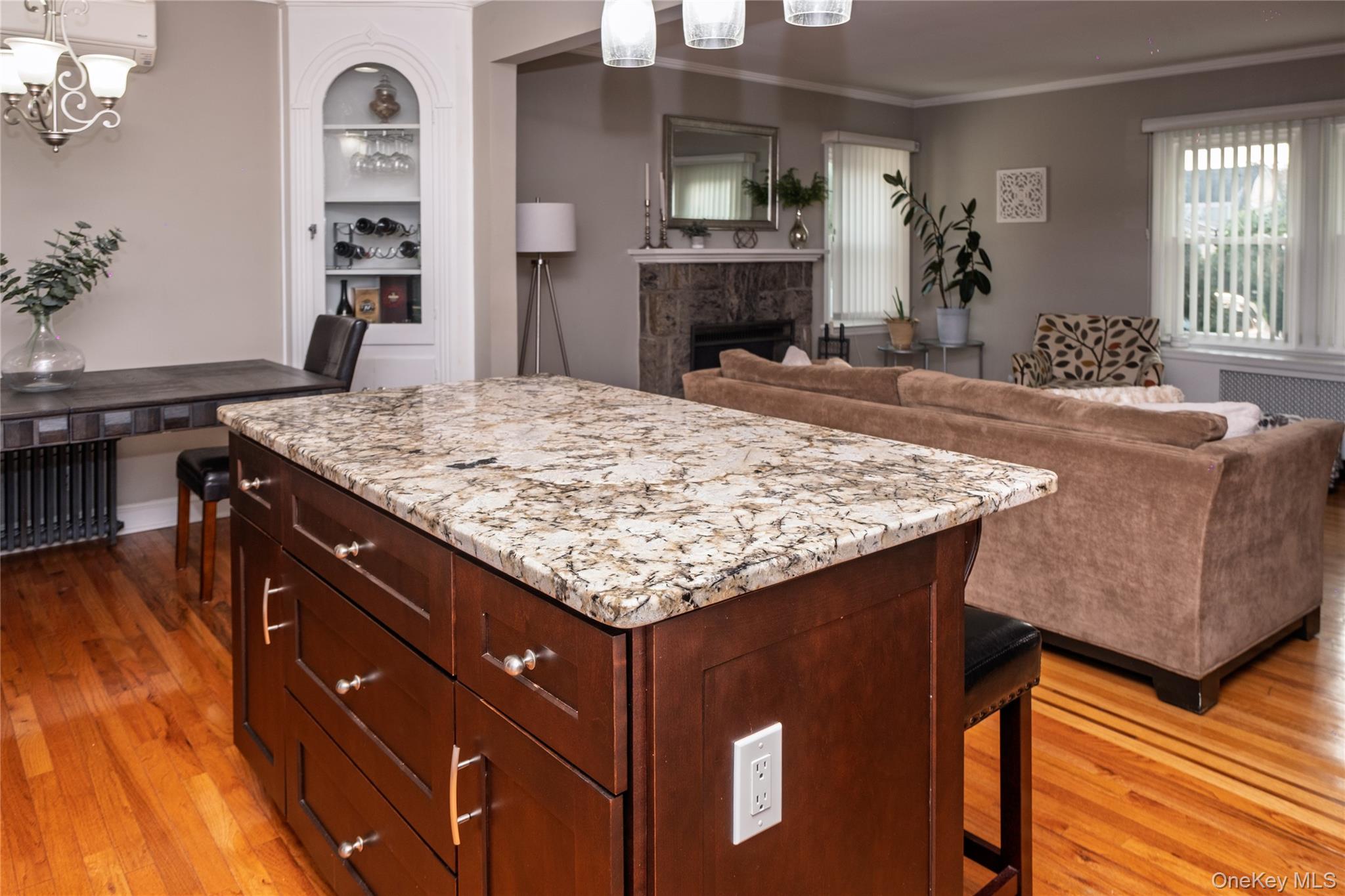 #7 photo, 217 Elton Road, Stewart Manor , NY 11530