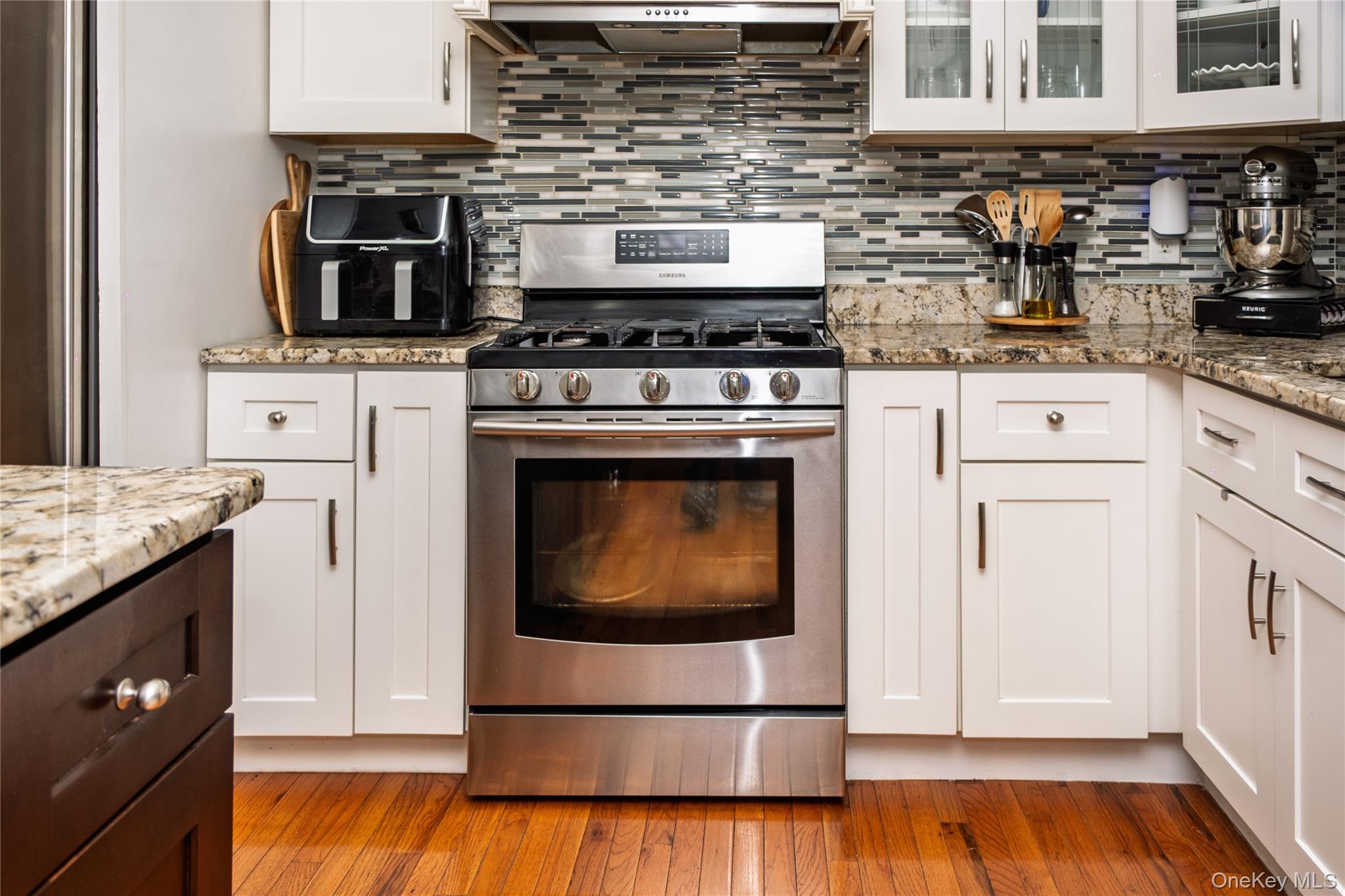 #8 photo, 217 Elton Road, Stewart Manor , NY 11530