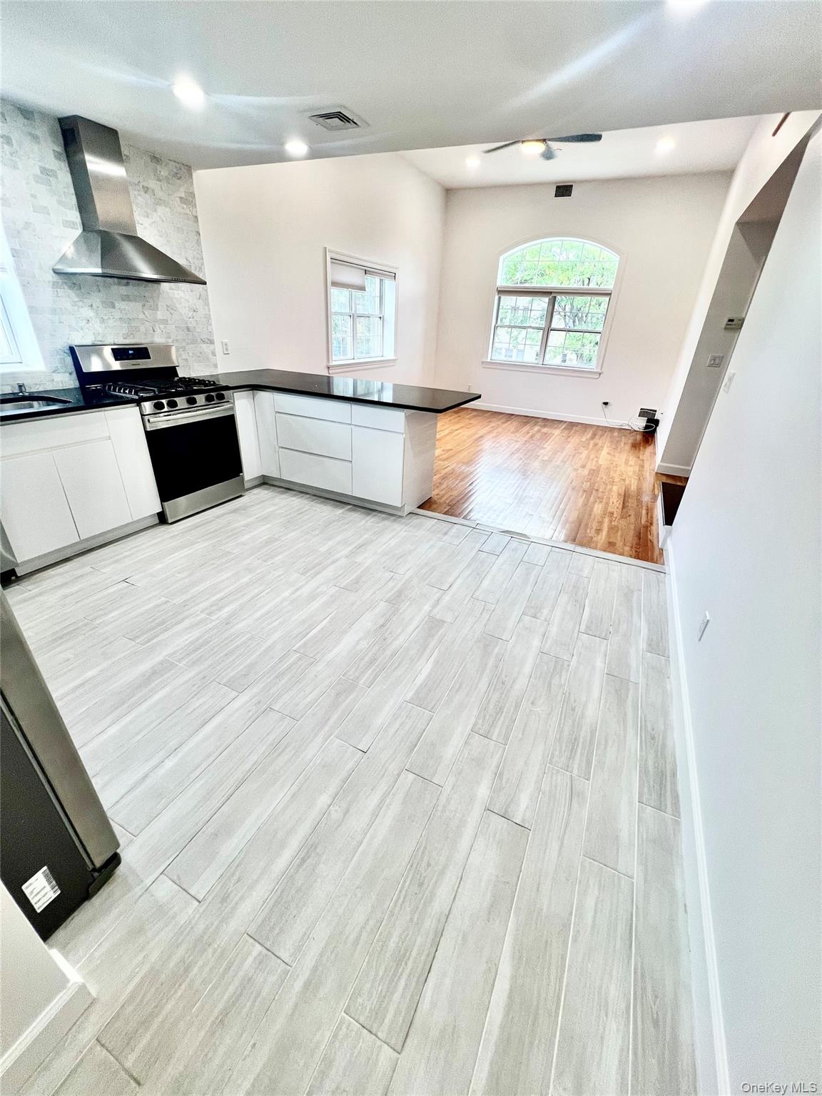 #4 photo, 4228 214th Place, クイーンズ区 Bayside , NY 11361