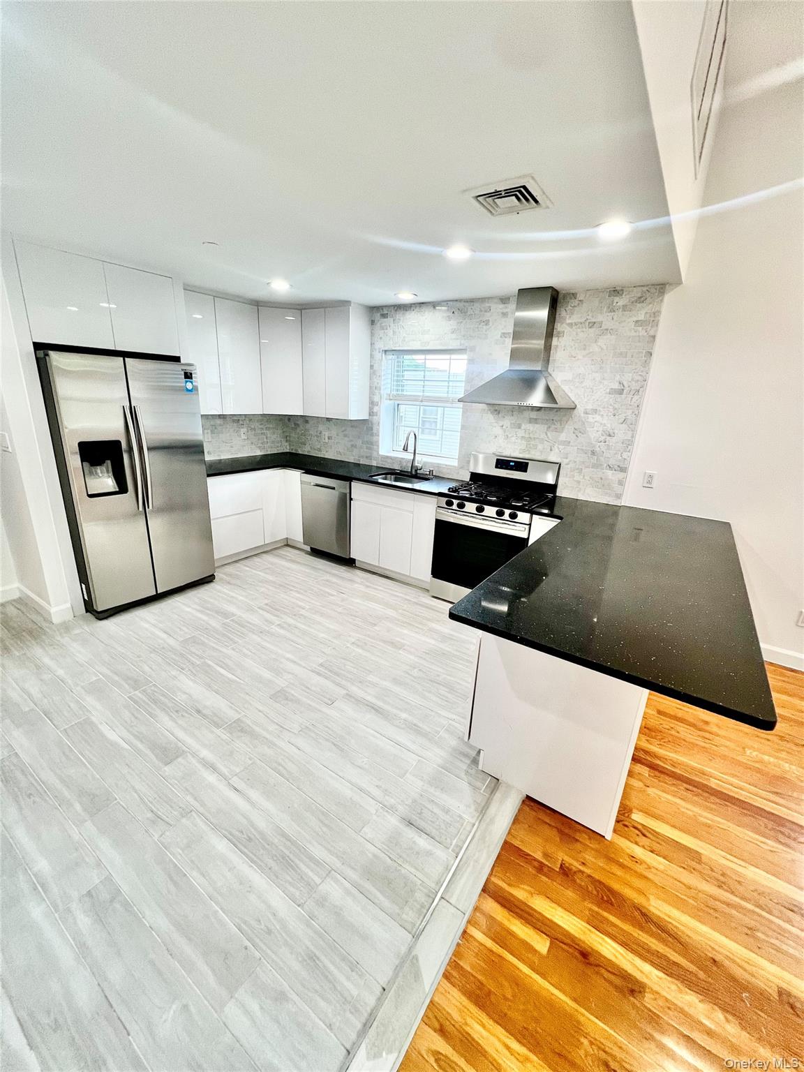 #8 photo, 4228 214th Place, クイーンズ区 Bayside , NY 11361