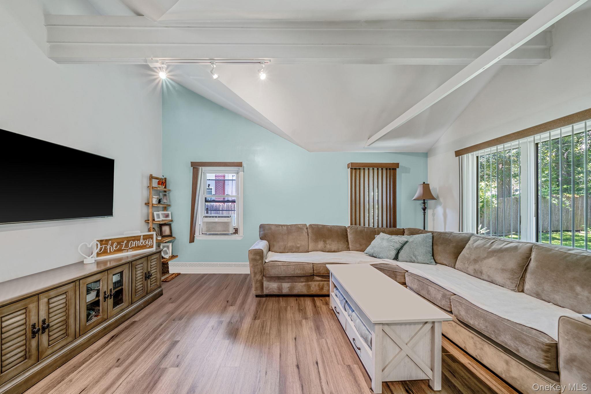 #6 photo, 10 Community Road, サフォーク郡 Coram , NY 11727