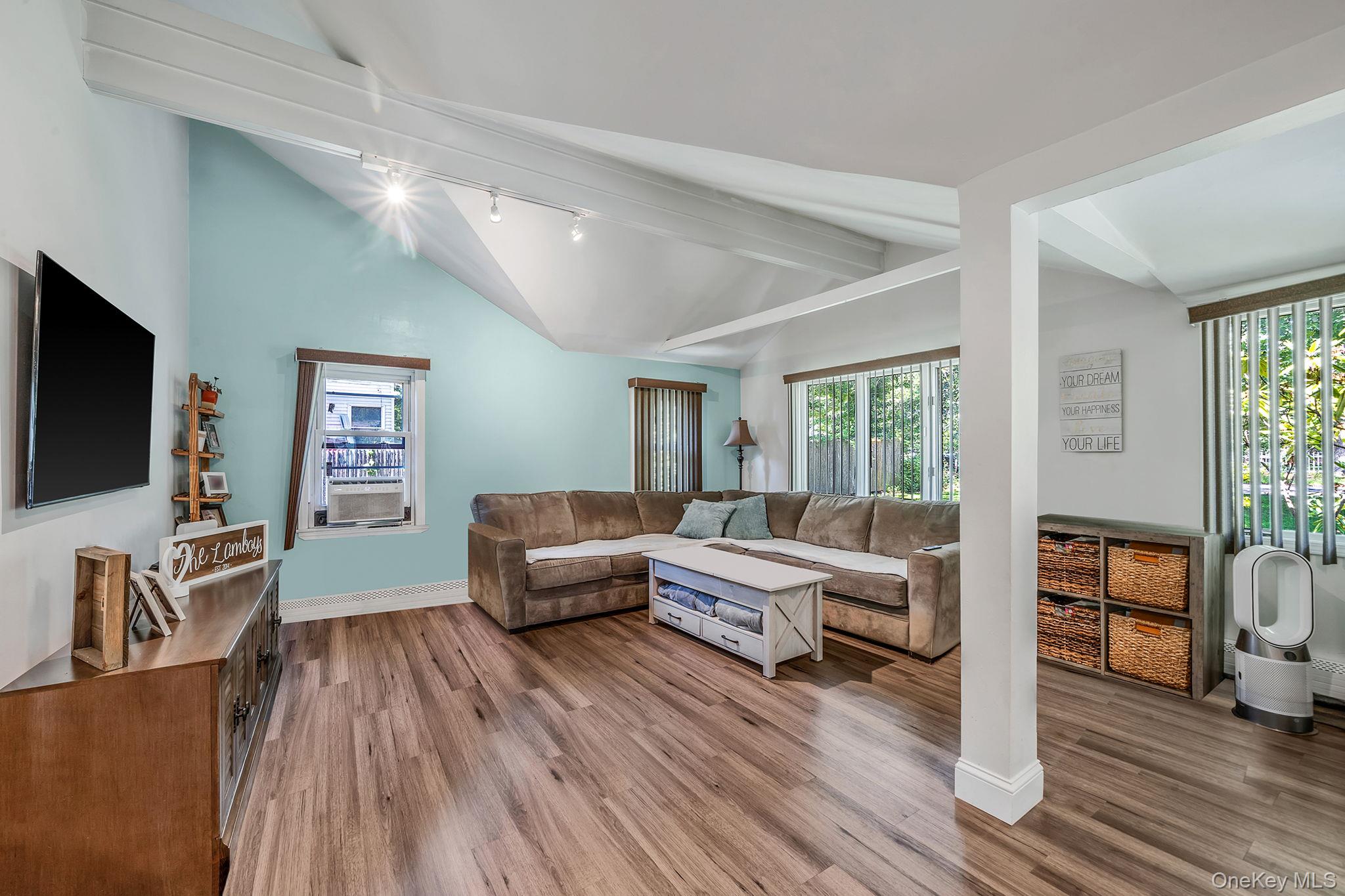 #7 photo, 10 Community Road, サフォーク郡 Coram , NY 11727