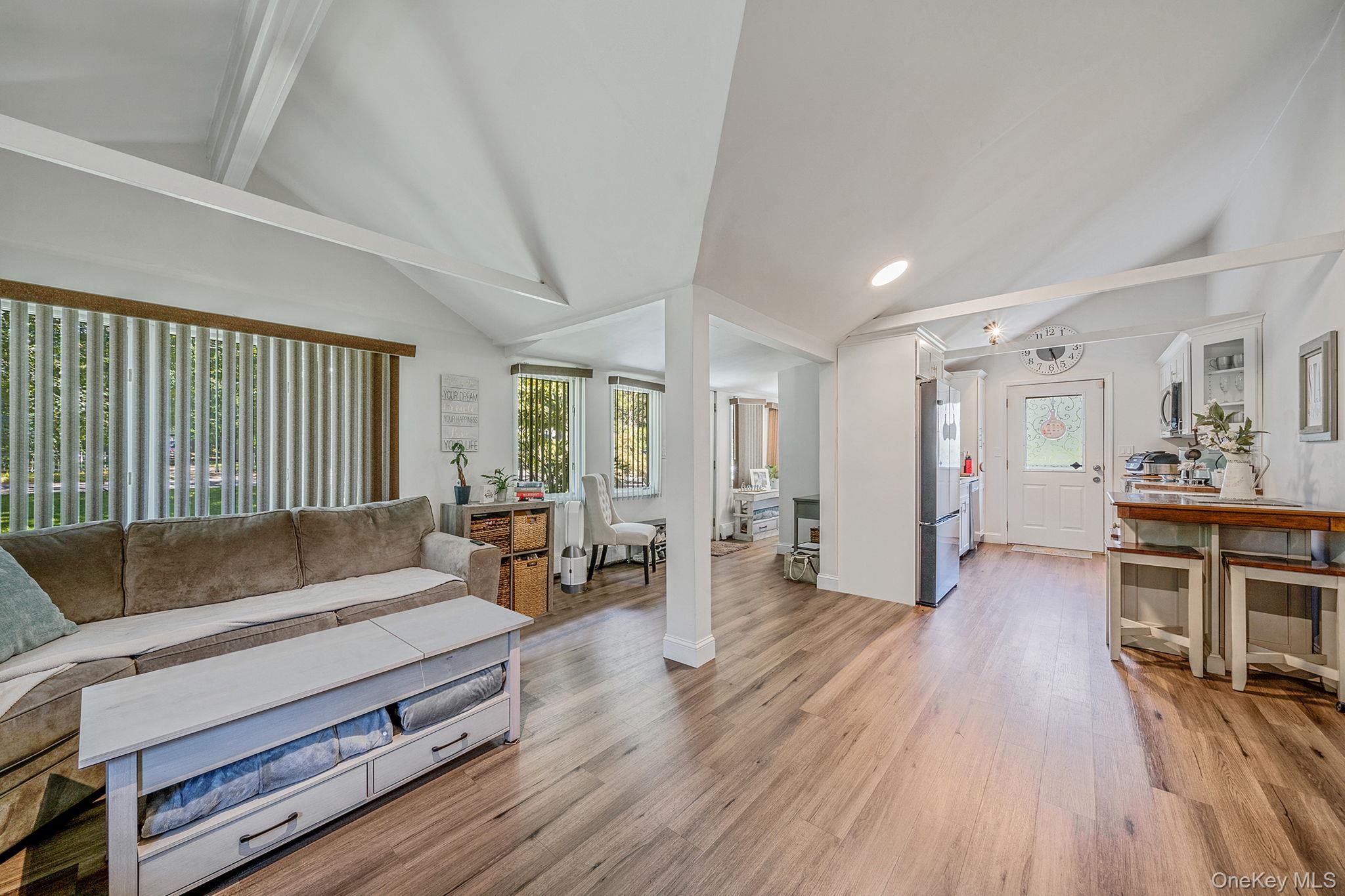 #8 photo, 10 Community Road, サフォーク郡 Coram , NY 11727