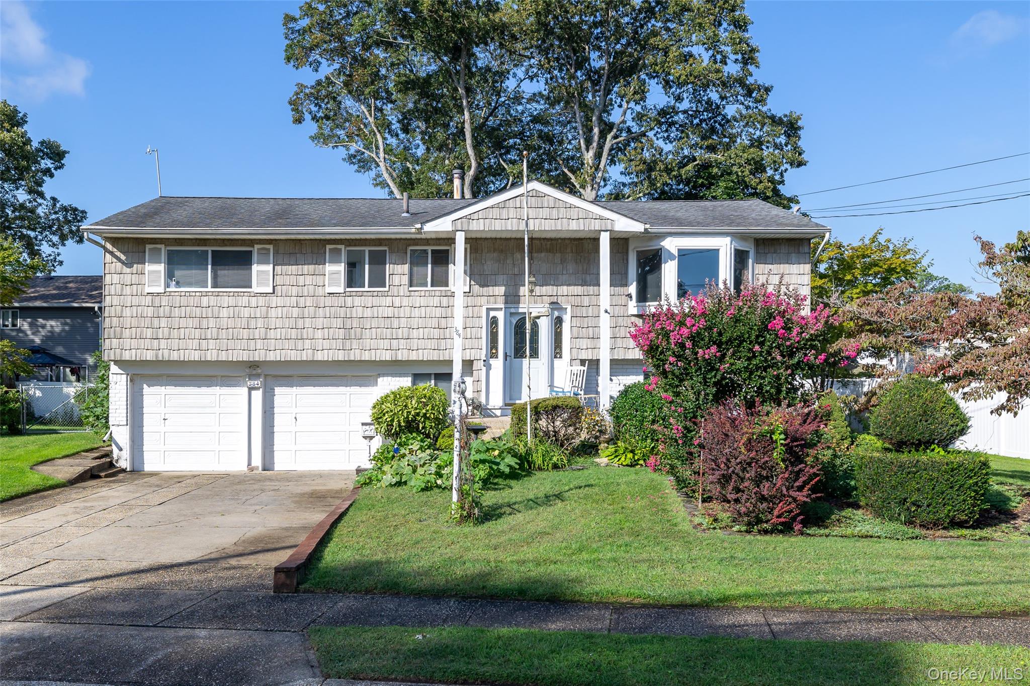 #1 photo, 384 W 22nd Street, सफ़ोक काउंटी Deer Park , NY 11729