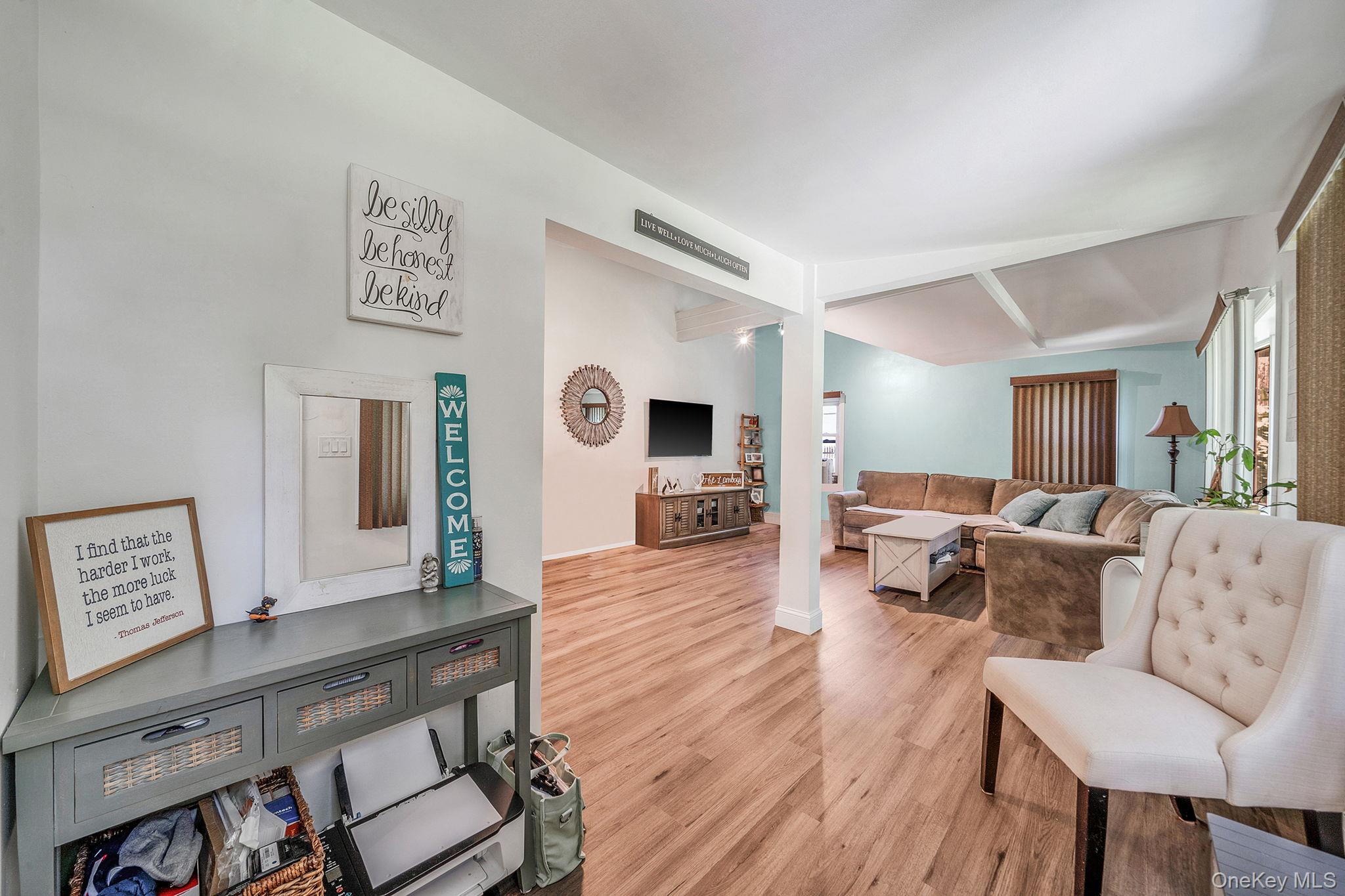 #4 photo, 10 Community Road, サフォーク郡 Coram , NY 11727