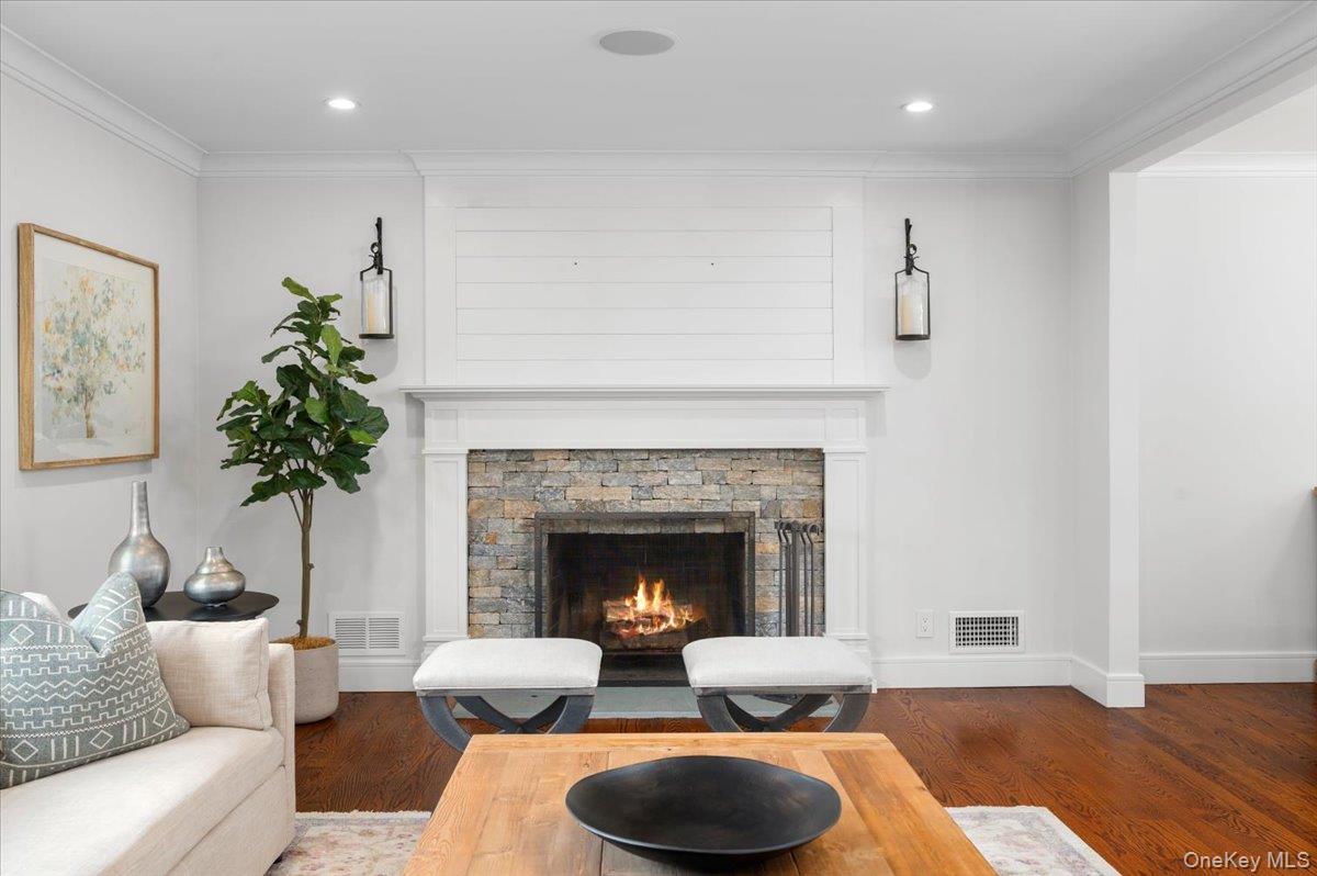 #11 photo, 33 Temple Street, Harrison , NY 10528