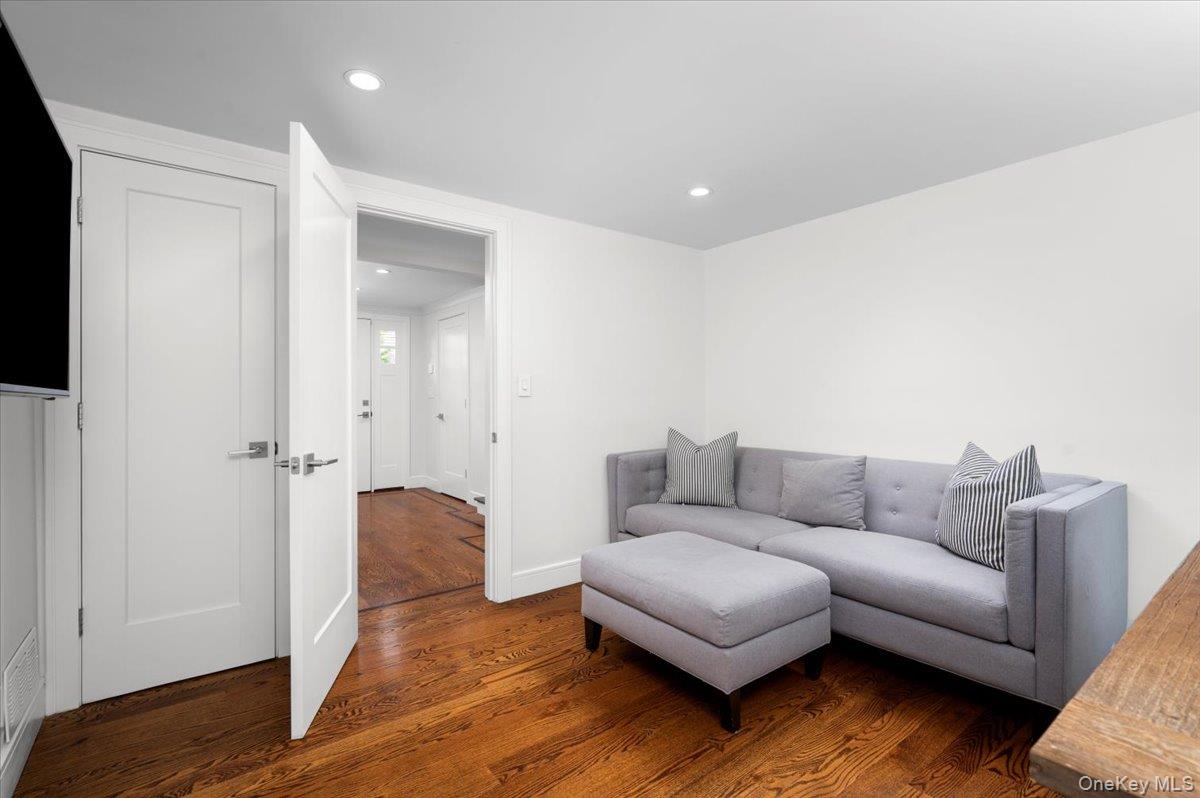 #6 photo, 33 Temple Street, Harrison , NY 10528