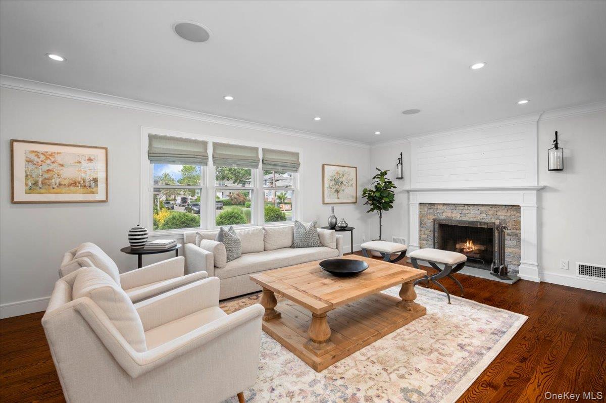 #8 photo, 33 Temple Street, Harrison , NY 10528