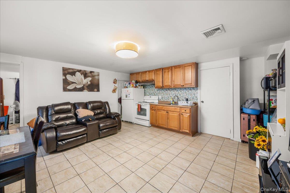 #13 photo, 211 Washington Avenue, Brentwood , NY 11717