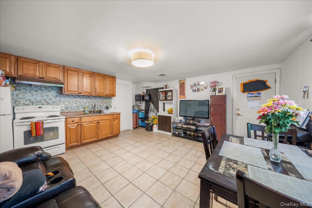 #15 photo, 211 Washington Avenue, Brentwood , NY 11717