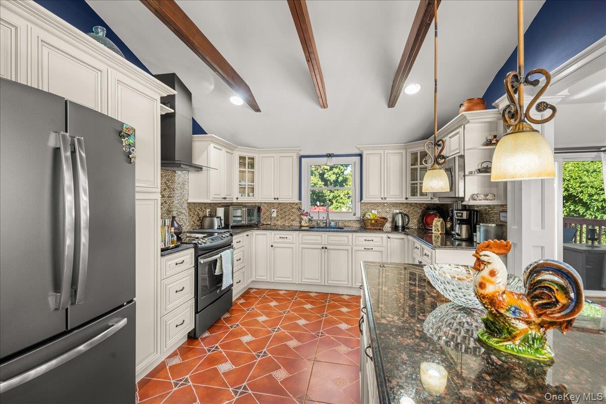 #4 photo, 211 Washington Avenue, Brentwood , NY 11717