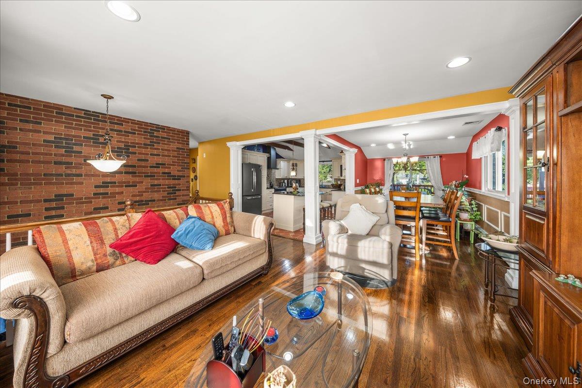 #8 photo, 211 Washington Avenue, Brentwood , NY 11717