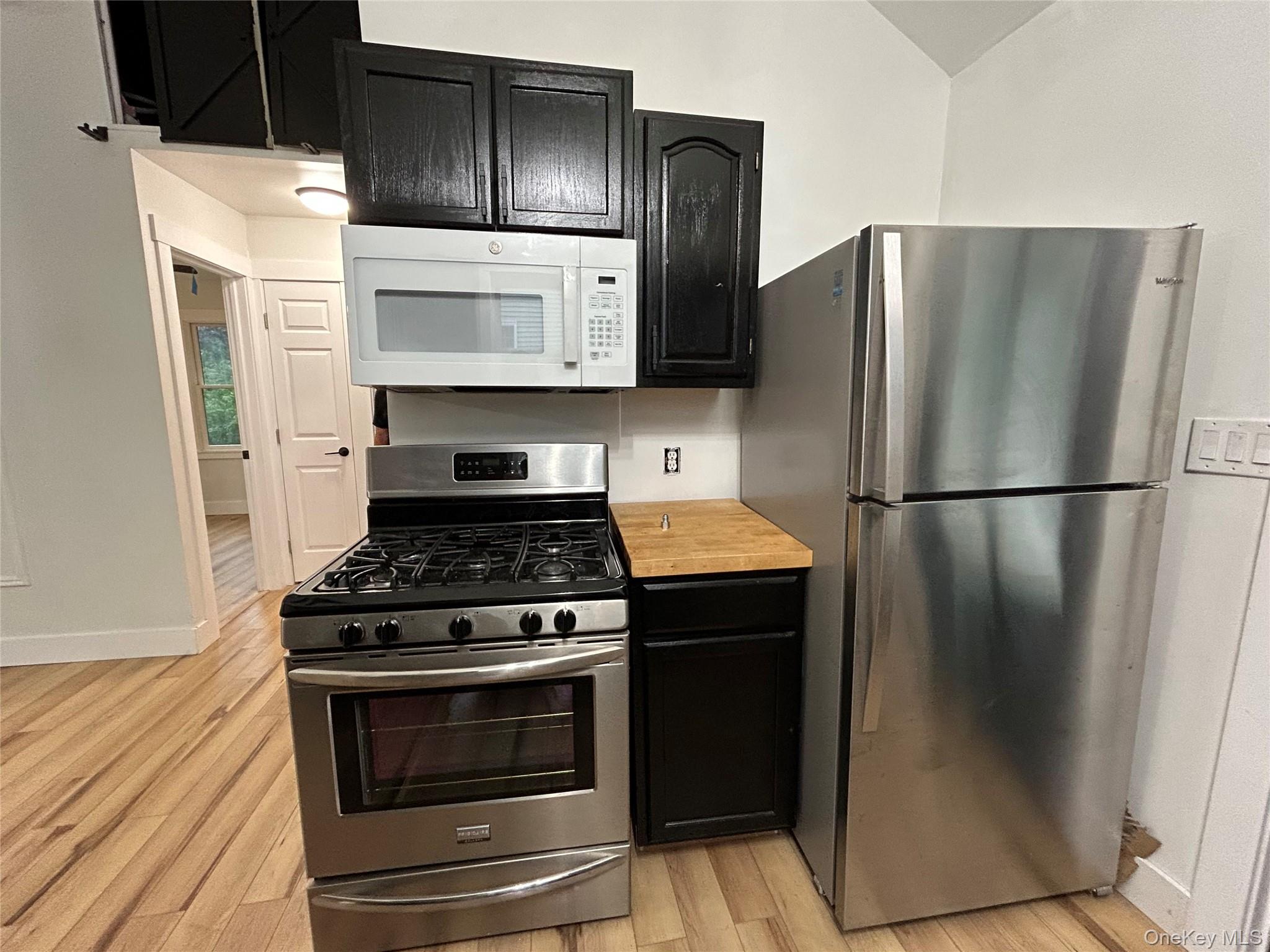 #5 photo, 765 Meadow Road, Smithtown , NY 11787