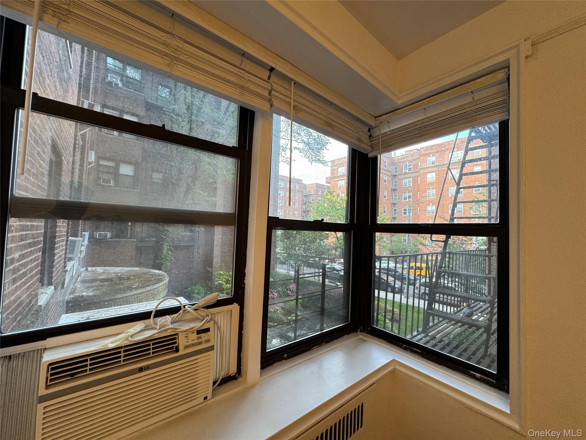 #13 photo, 69-10 Yellowstone blvd, クイーンズ区 Forest Hills , NY 11375