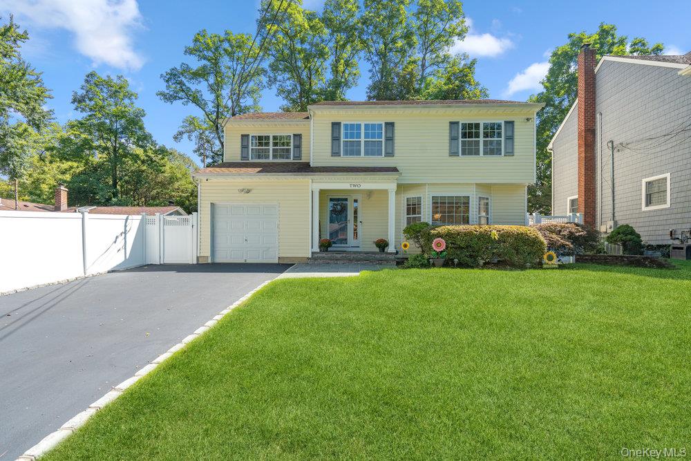 #1 photo, 2 Brush Place, सफ़ोक काउंटी Huntington , NY 11743