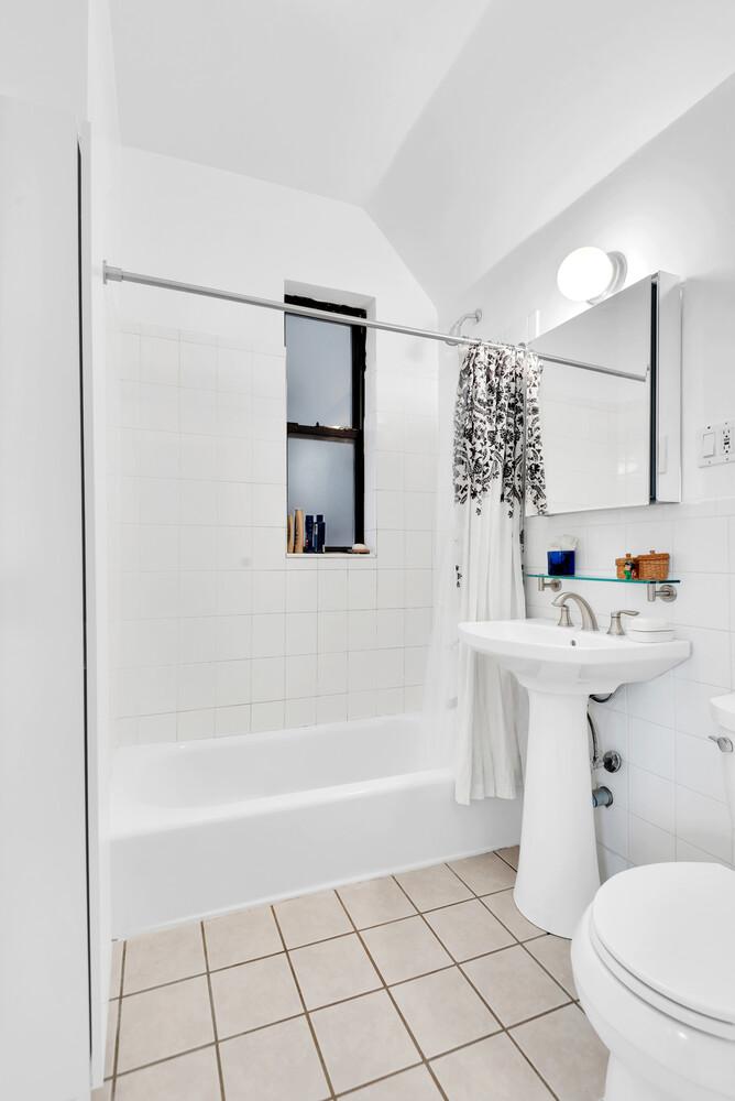 #9 photo, 993 AMSTERDAM Avenue, マンハッタン Manhattan Valley , NY 10025