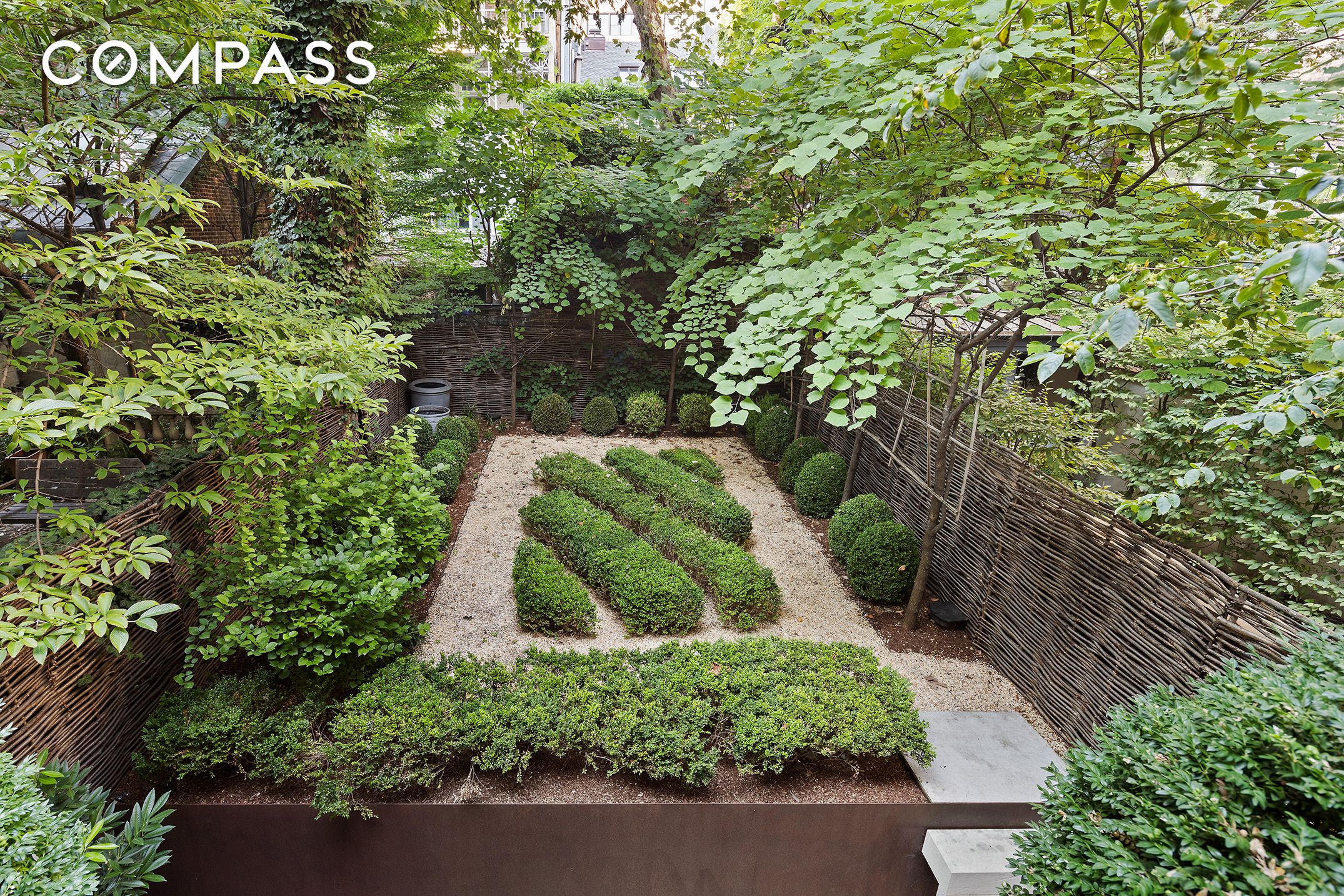 #11 photo, 55 W 9th Street, マンハッタン Greenwich Village , NY 10011