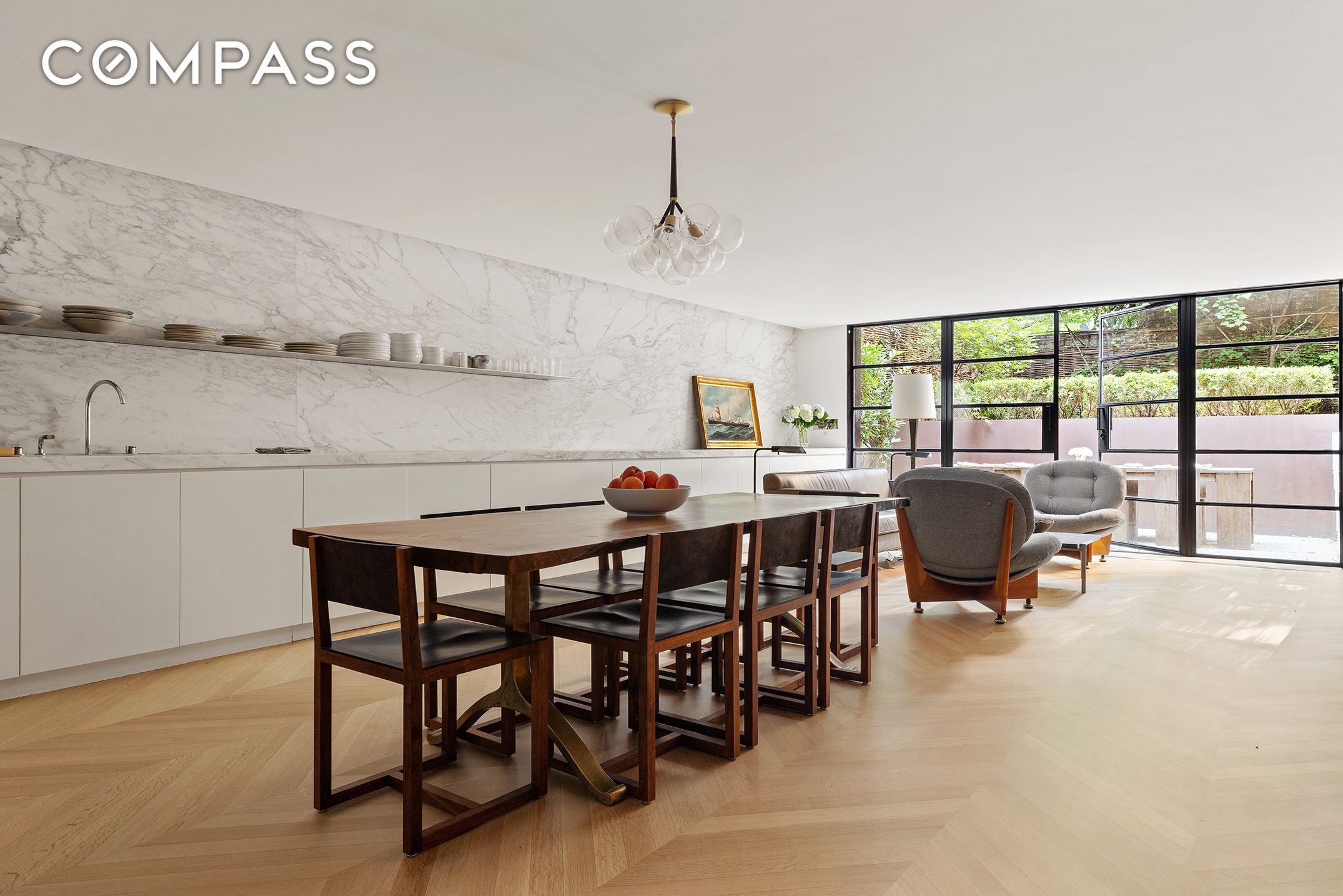 #13 photo, 55 W 9th Street, マンハッタン Greenwich Village , NY 10011