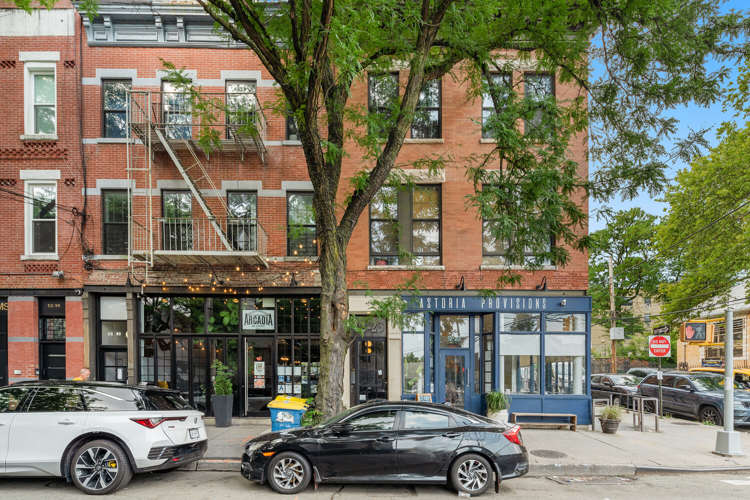 #9 photo, 30-05 VERNON Boulevard, クイーンズ区 Astoria , NY 11102