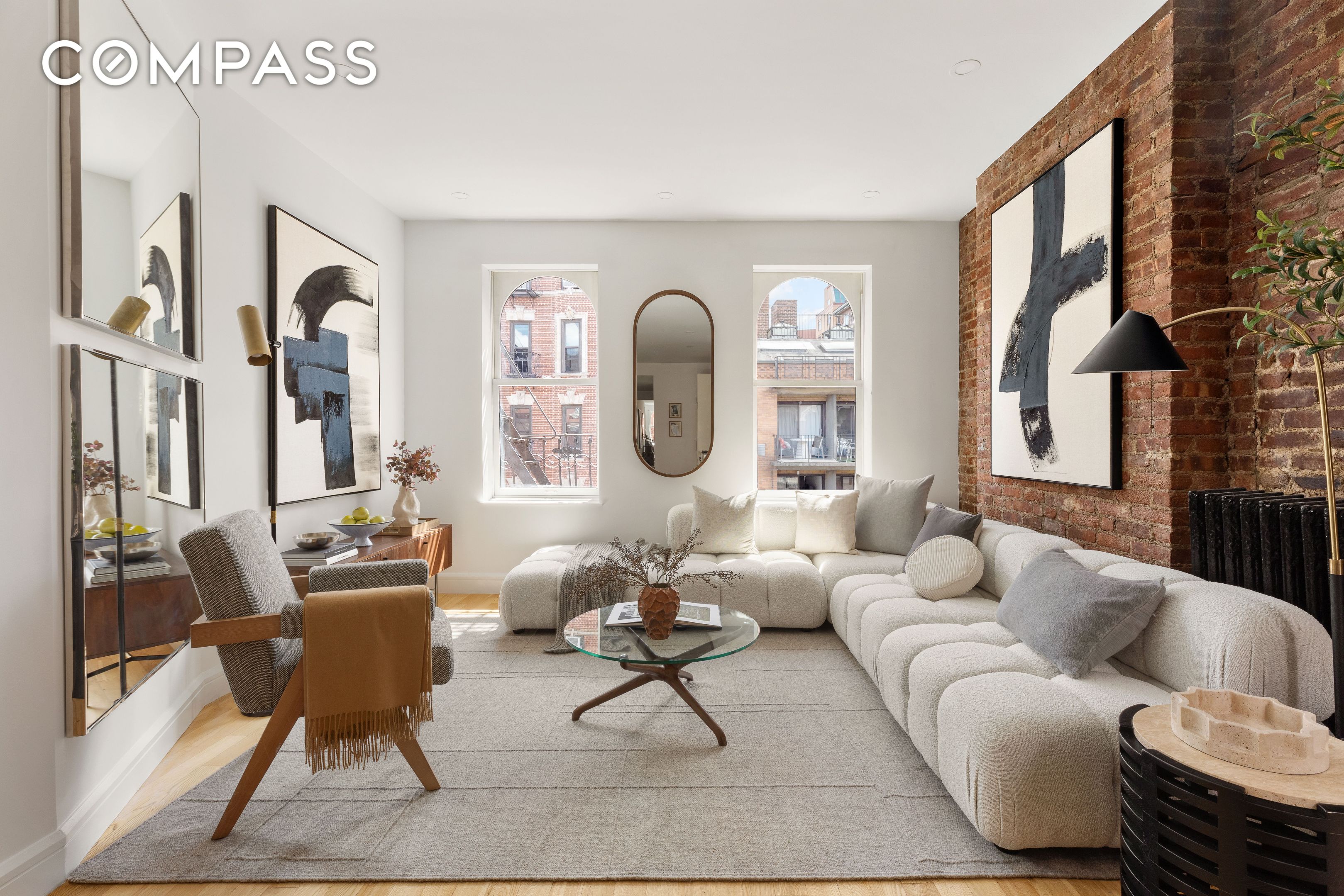 #1 photo, 323 W 11th Street, मैनहटन West Village , NY 10014