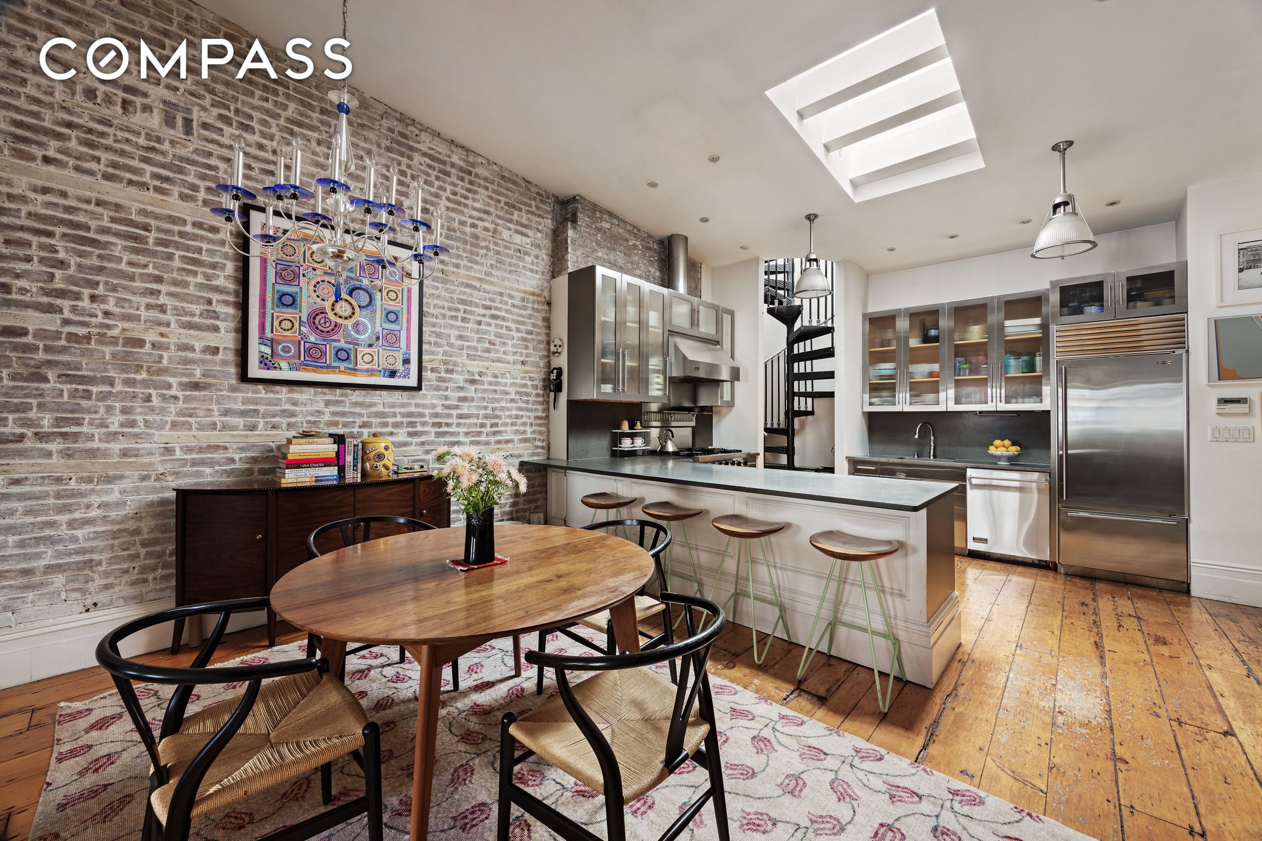 #13 photo, 217 2nd Avenue, マンハッタン East Village , NY 10003