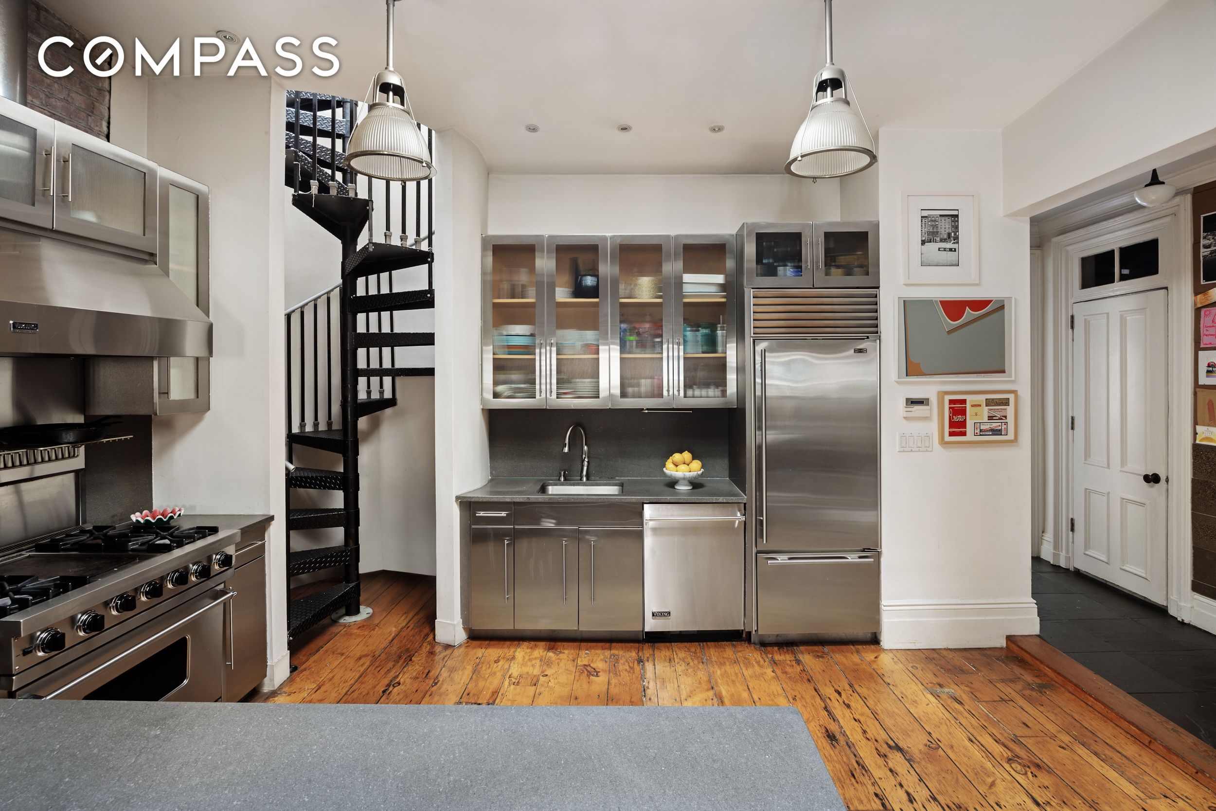 #16 photo, 217 2nd Avenue, マンハッタン East Village , NY 10003