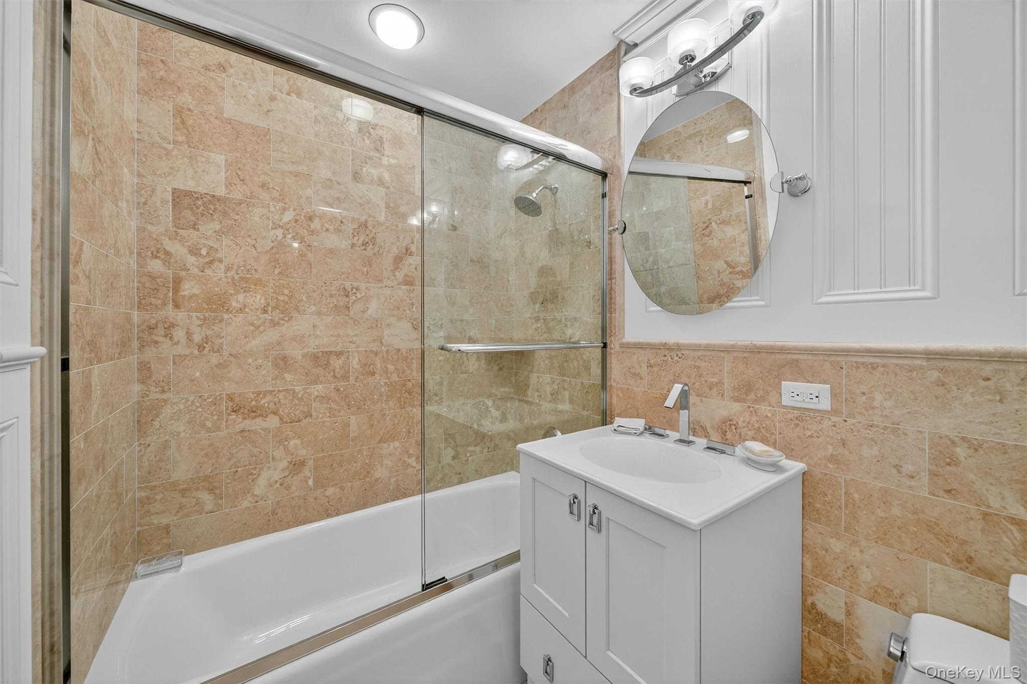 #17 photo, 5 Renaissance Square, White Plains , NY 10601