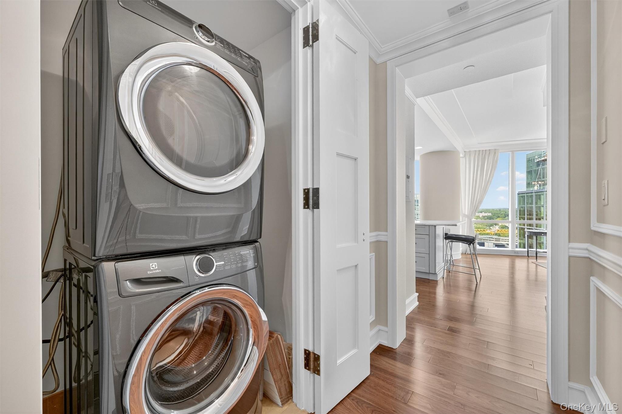 #19 photo, 5 Renaissance Square, White Plains , NY 10601