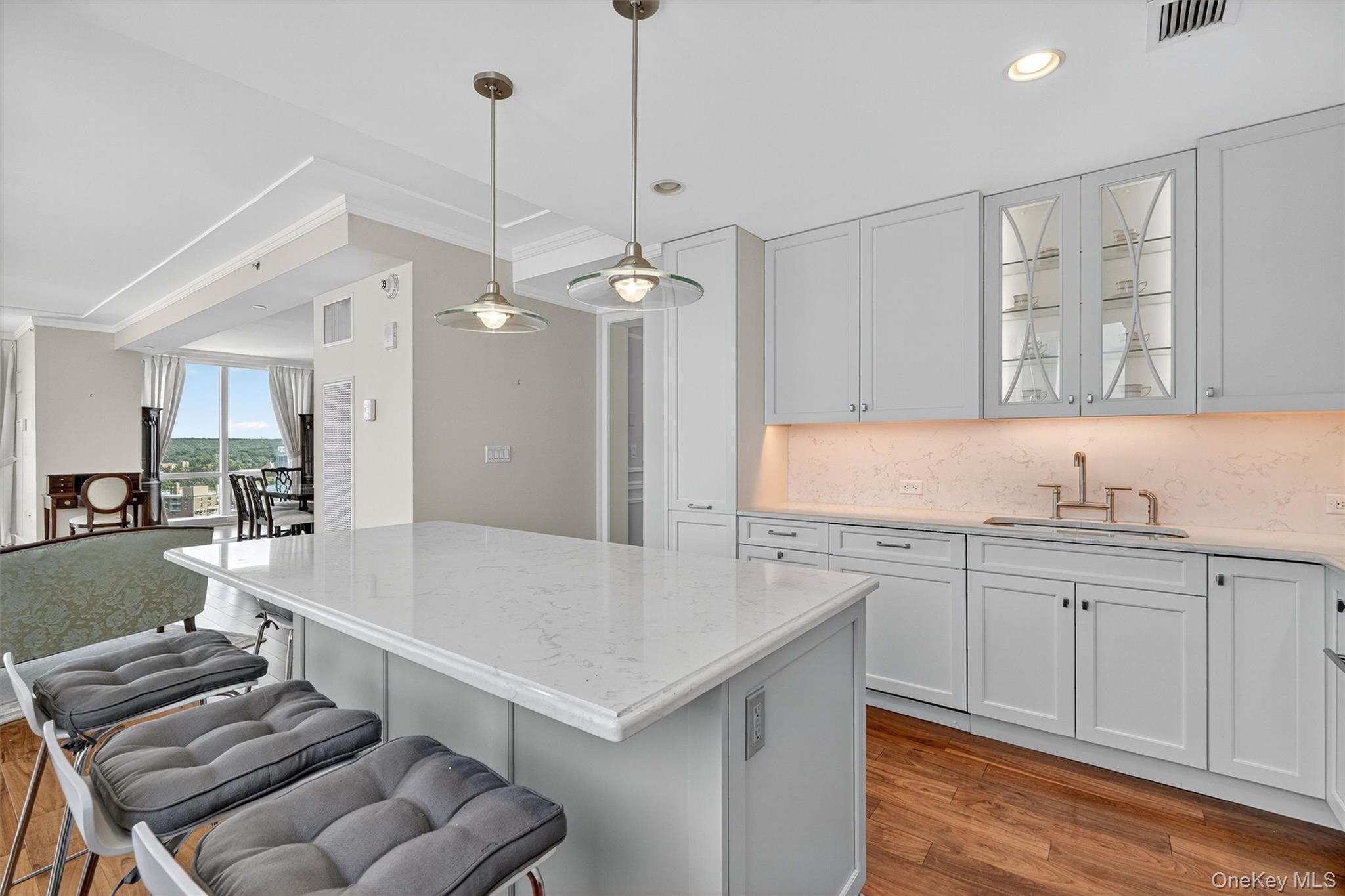 #4 photo, 5 Renaissance Square, White Plains , NY 10601