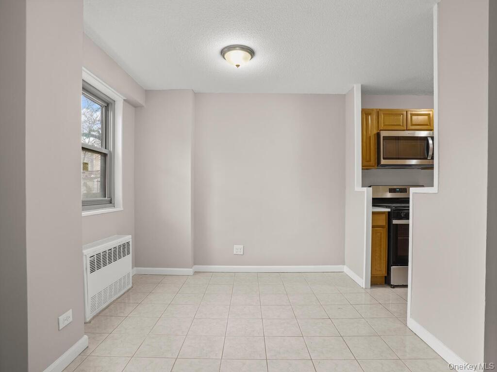 #13 photo, 3410 De Reimer Avenue, Bronx , NY 10475