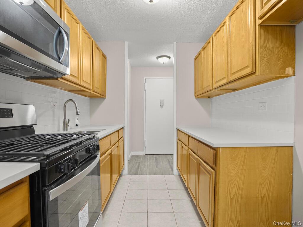 #16 photo, 3410 De Reimer Avenue, Bronx , NY 10475