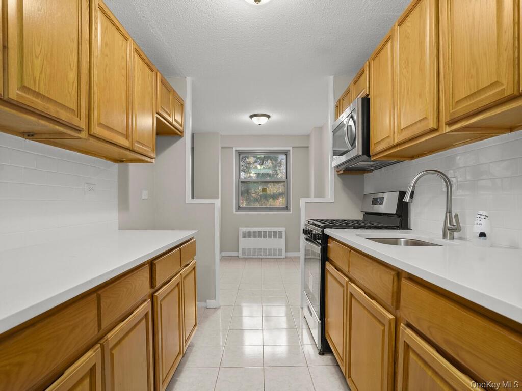 #18 photo, 3410 De Reimer Avenue, Bronx , NY 10475