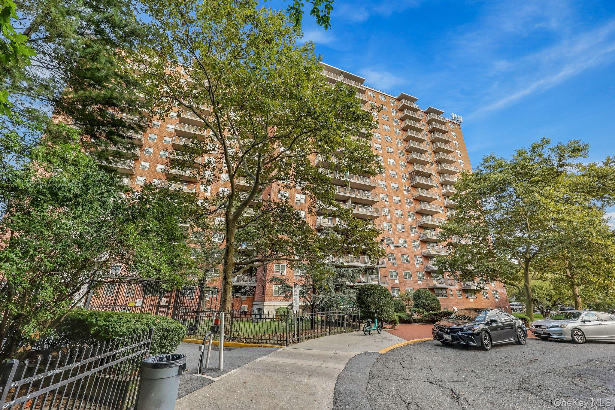 #4 photo, 3410 De Reimer Avenue, Bronx , NY 10475