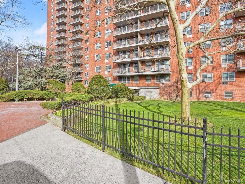 #6 photo, 3410 De Reimer Avenue, Bronx , NY 10475