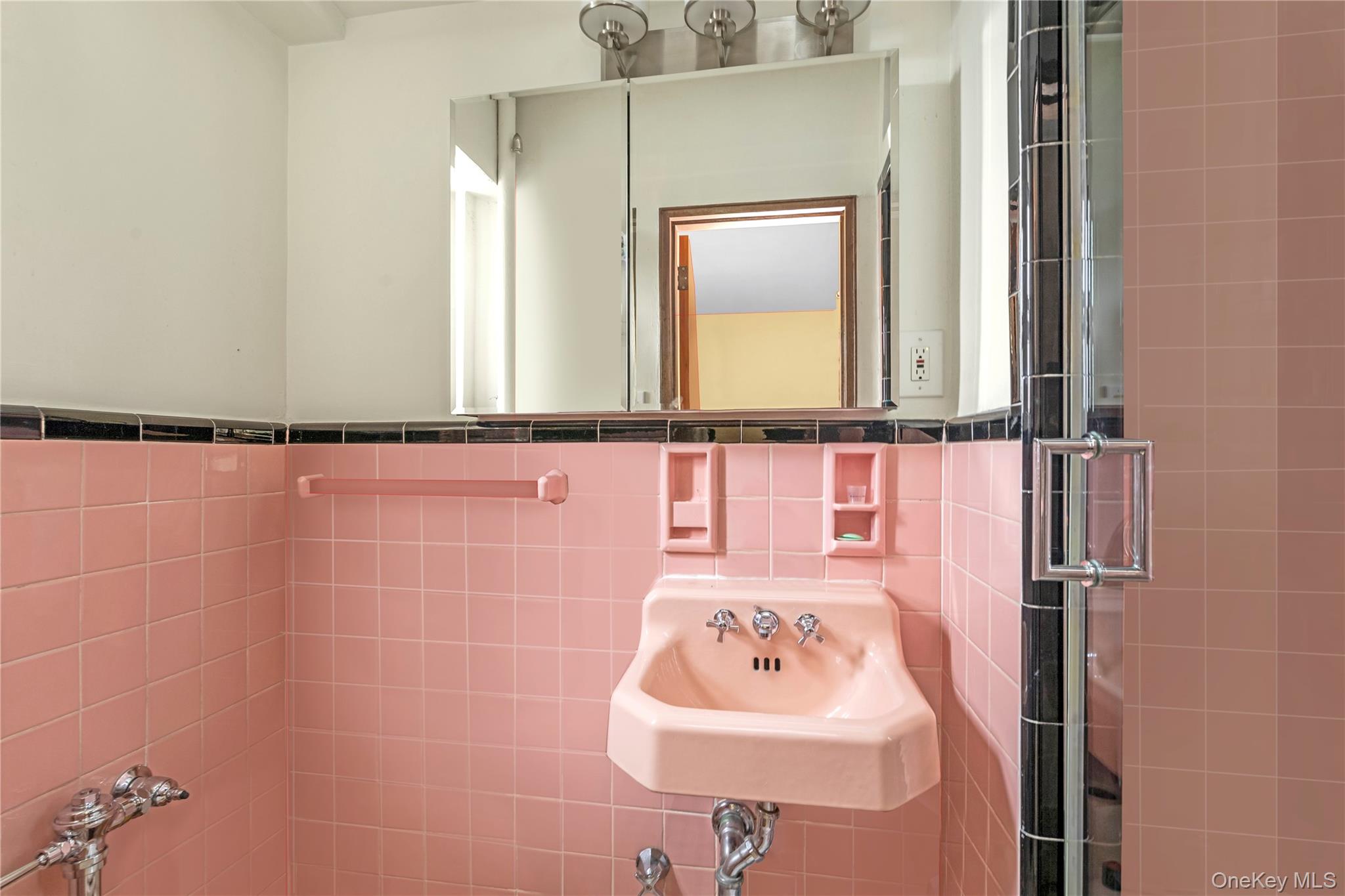 #10 photo, 79-10 34th Avenue, クイーンズ区 Jackson Heights , NY 11372