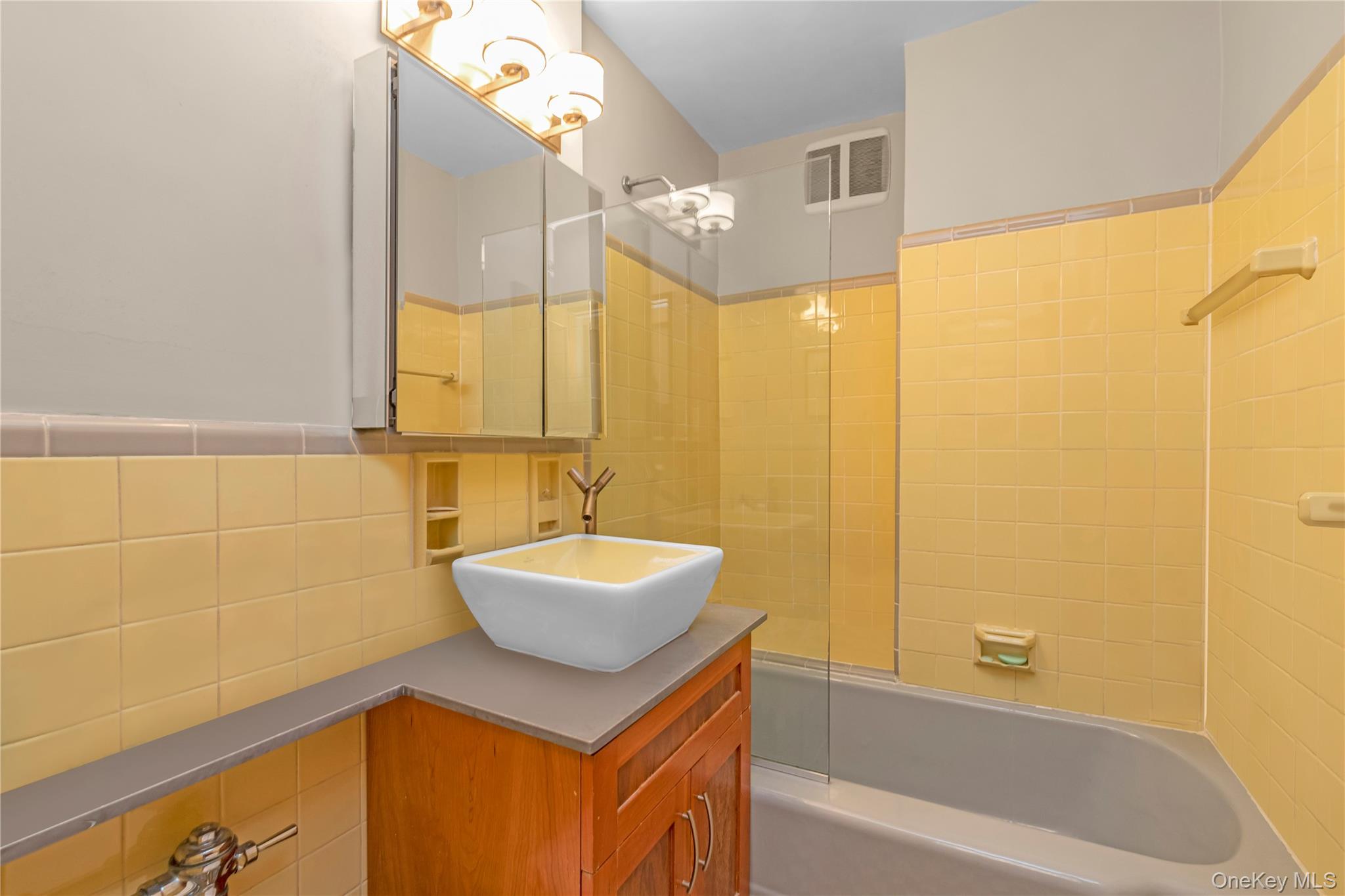 #12 photo, 79-10 34th Avenue, クイーンズ区 Jackson Heights , NY 11372