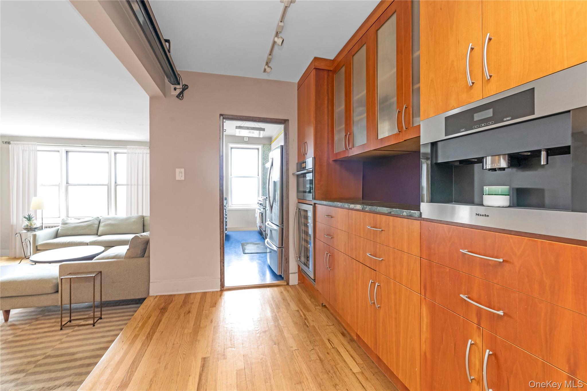 #6 photo, 79-10 34th Avenue, クイーンズ区 Jackson Heights , NY 11372