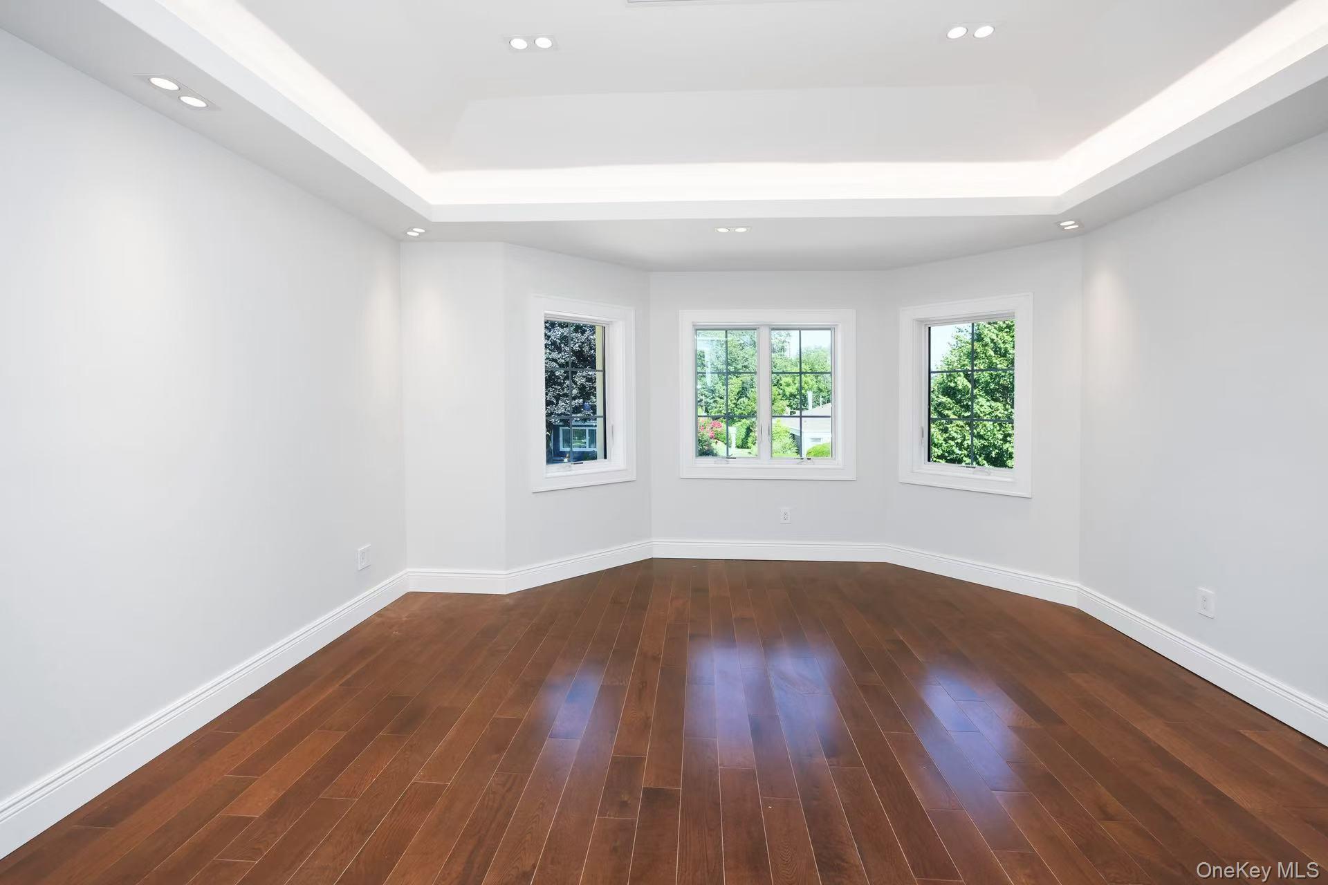 #18 photo, 6616 253rd Street, Little Neck , NY 11362