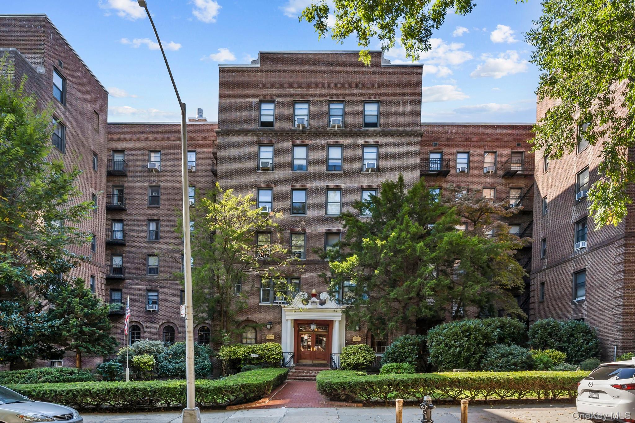 #1 photo, 8380 118th st, クイーンズ区 Kew Gardens , NY 11415