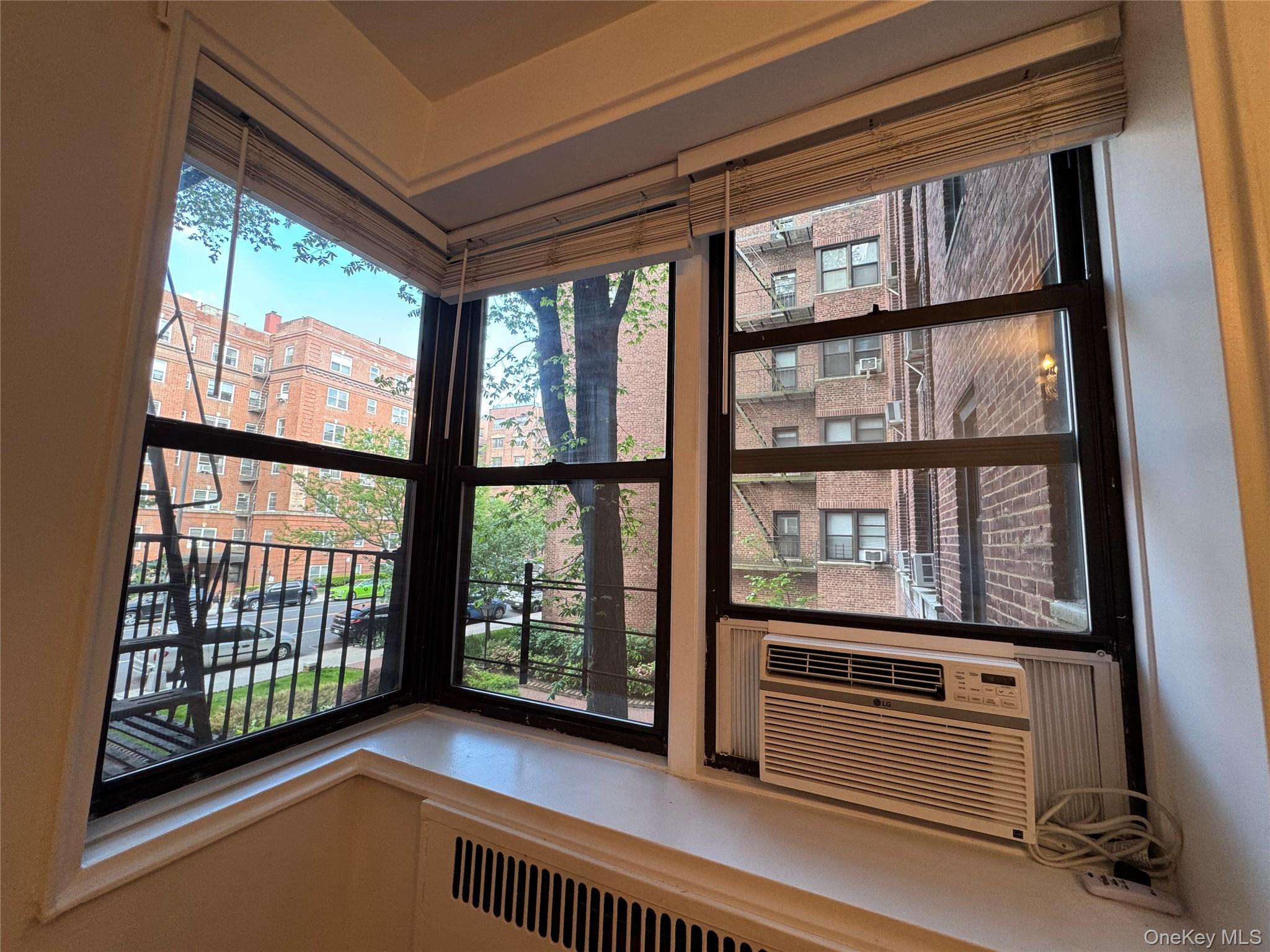 #10 photo, 69-10 yellowstone blvd, クイーンズ区 Forest Hills , NY 11375