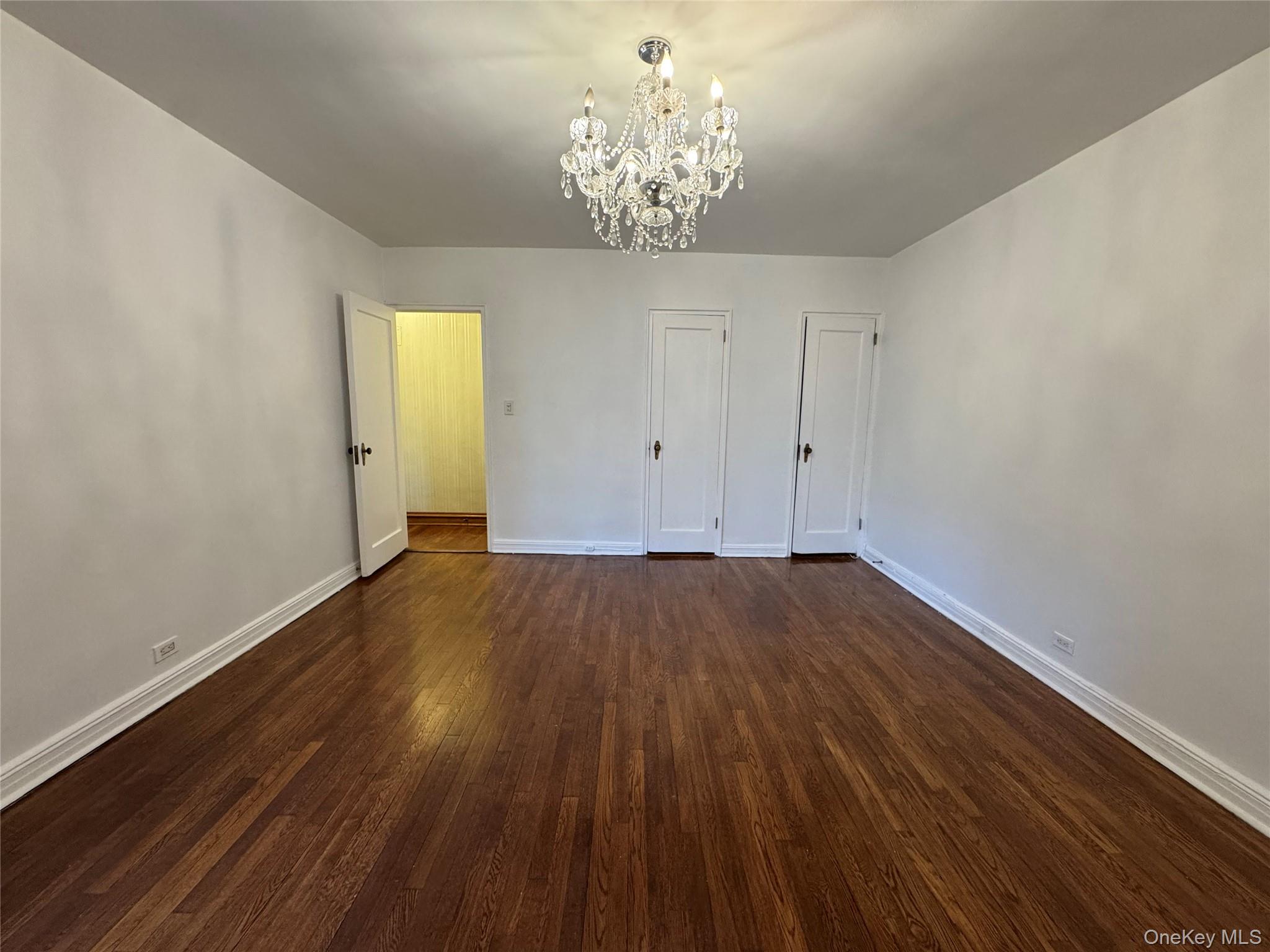 #11 photo, 69-10 yellowstone blvd, クイーンズ区 Forest Hills , NY 11375