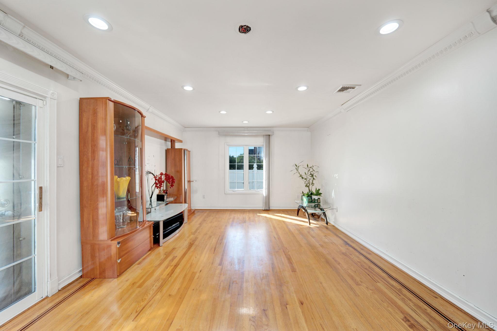 #16 photo, 73-55 194th Street, クイーンズ区 Fresh Meadows , NY 11366