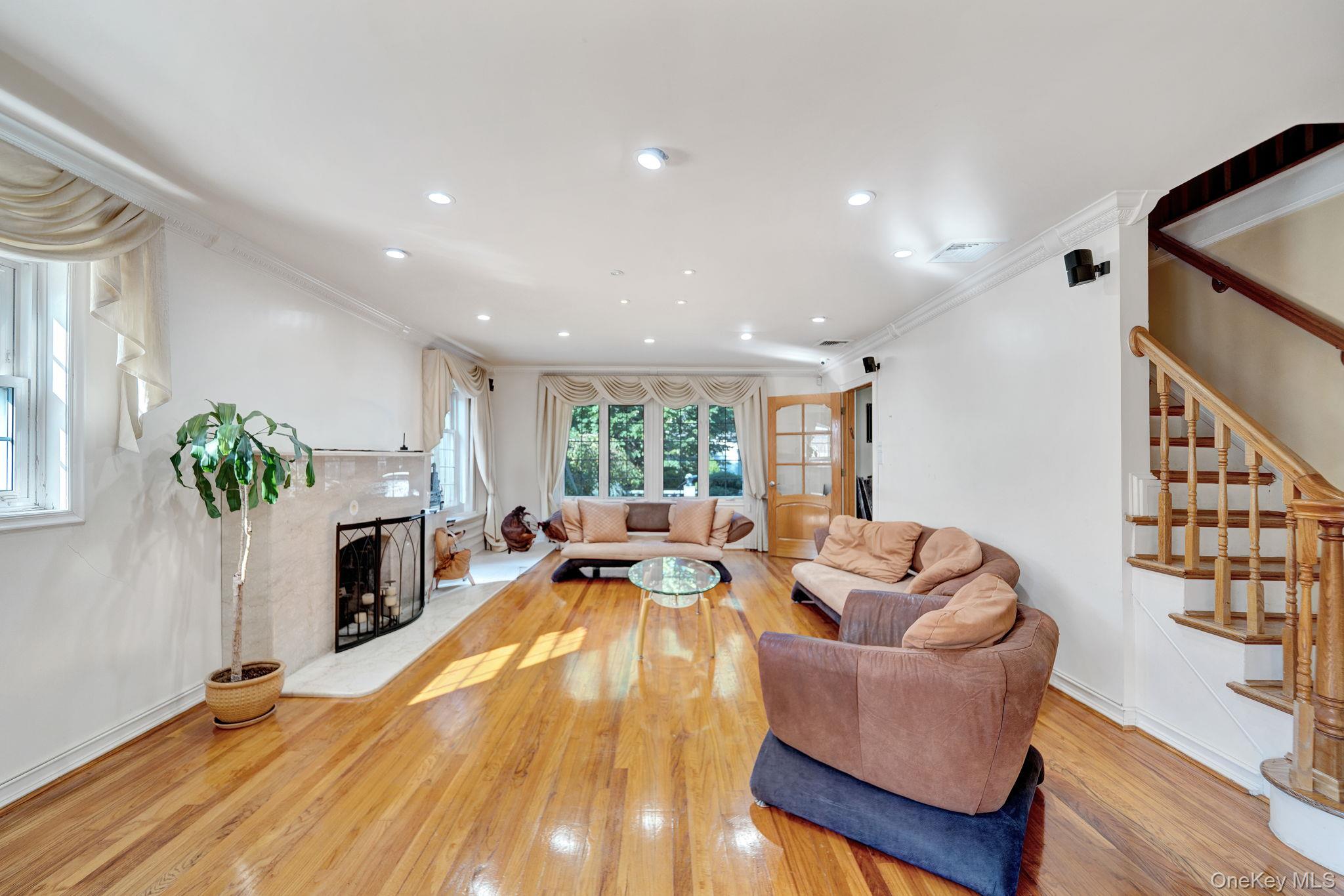 #4 photo, 73-55 194th Street, クイーンズ区 Fresh Meadows , NY 11366