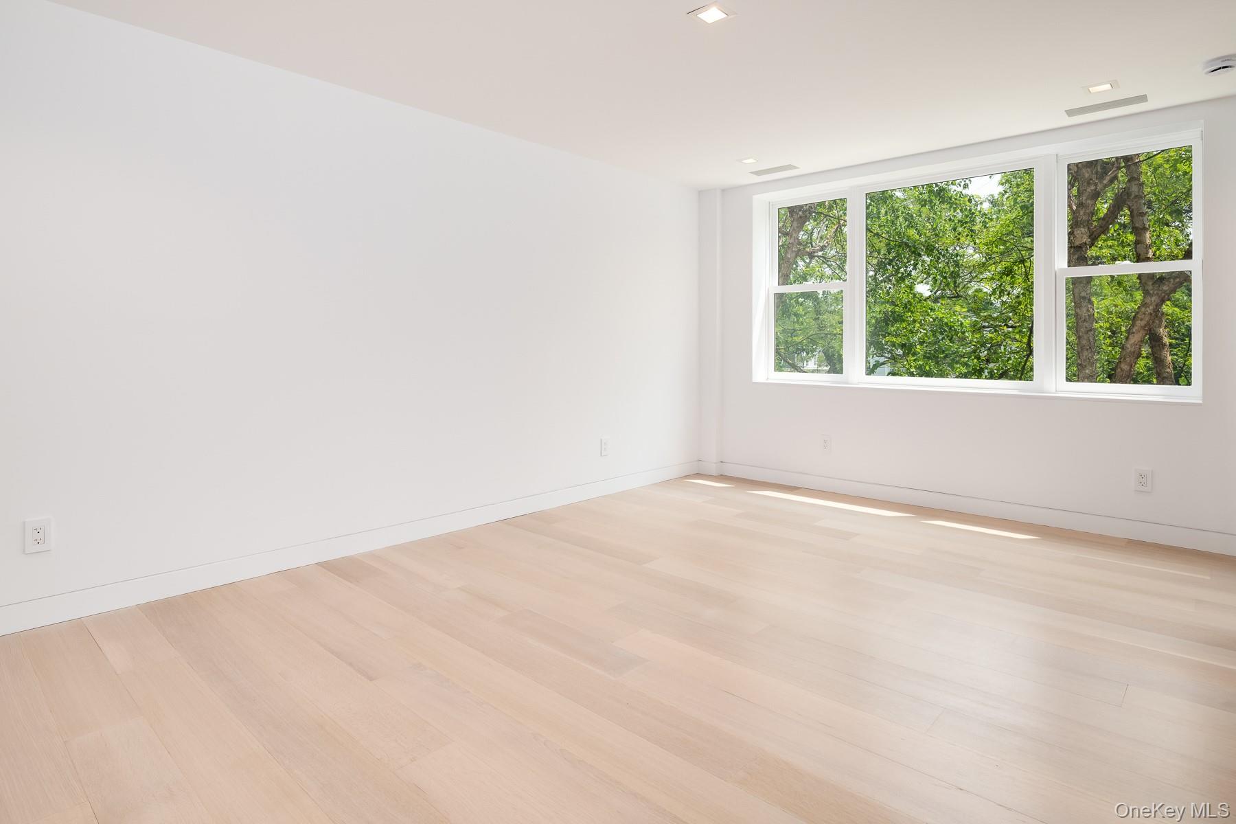 #20 photo, 636 Steamboat Road, Greenwich , NY 06830