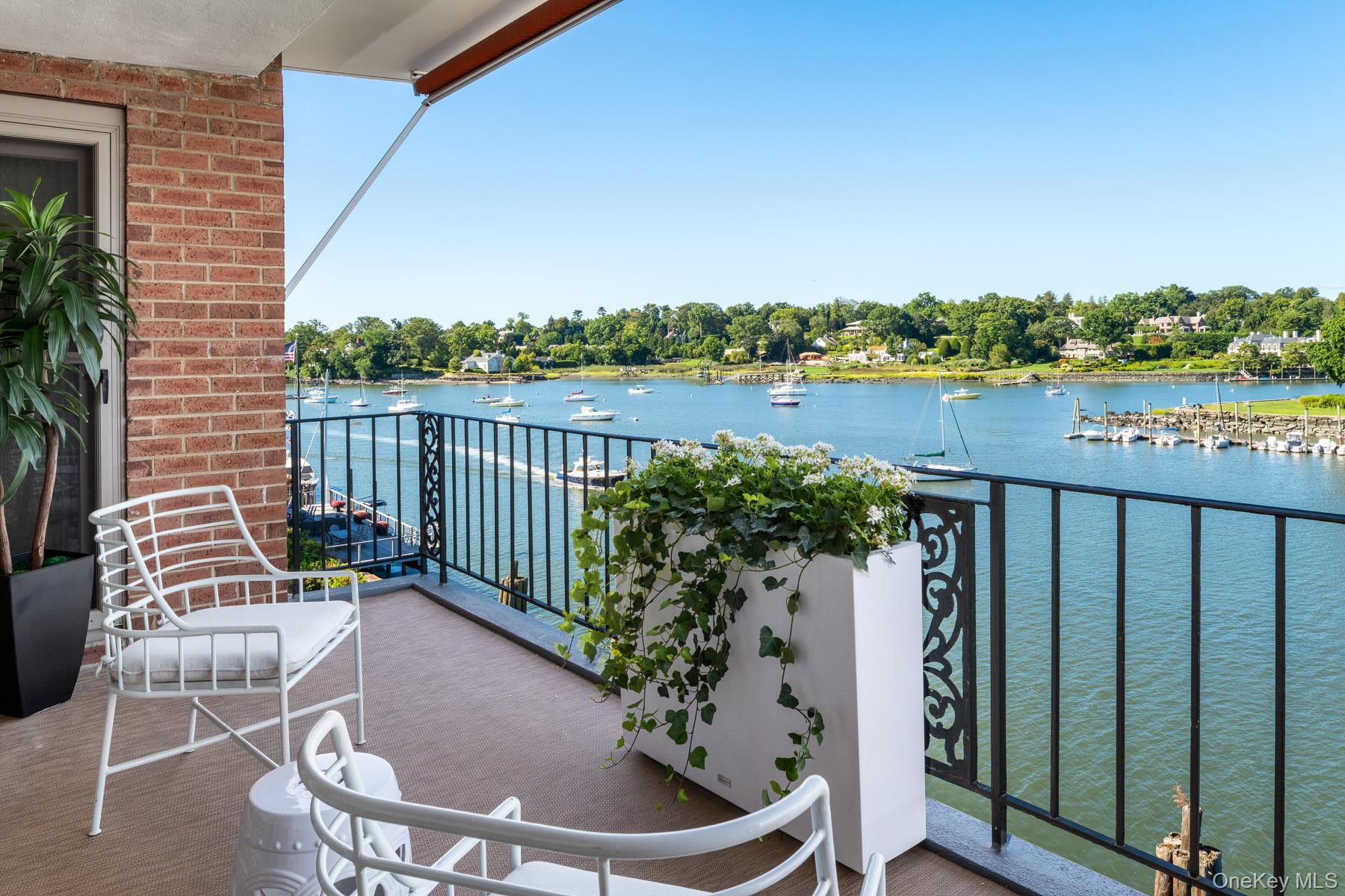 #4 photo, 636 Steamboat Road, Greenwich , NY 06830