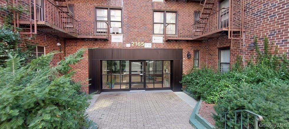 #1 photo, 2165 Matthews Avenue Matthews, ブロンクス区 Bronx , NY 12462